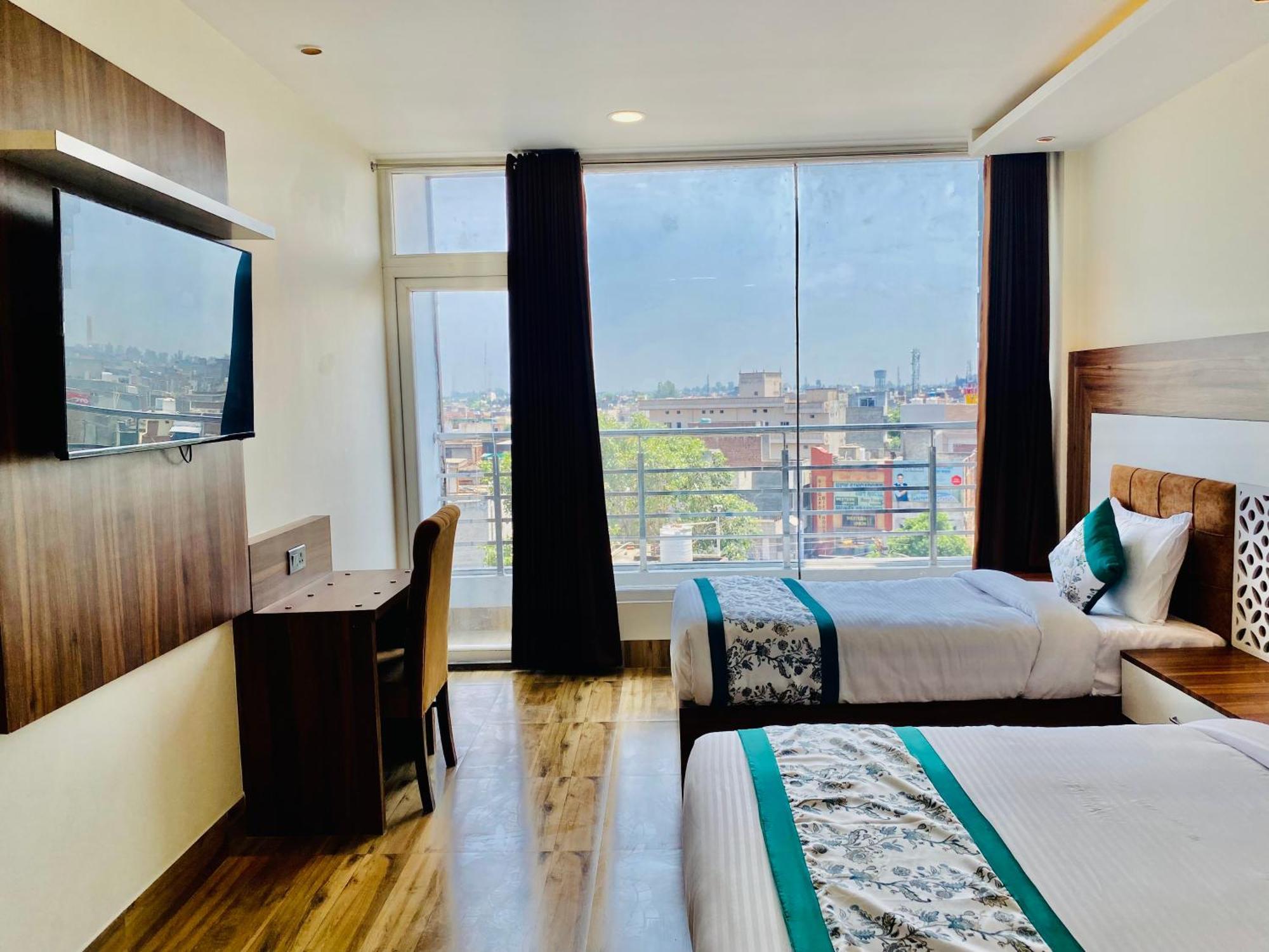 White And Restaurant 300 Mtr From Golden Temple 3* Amritsar