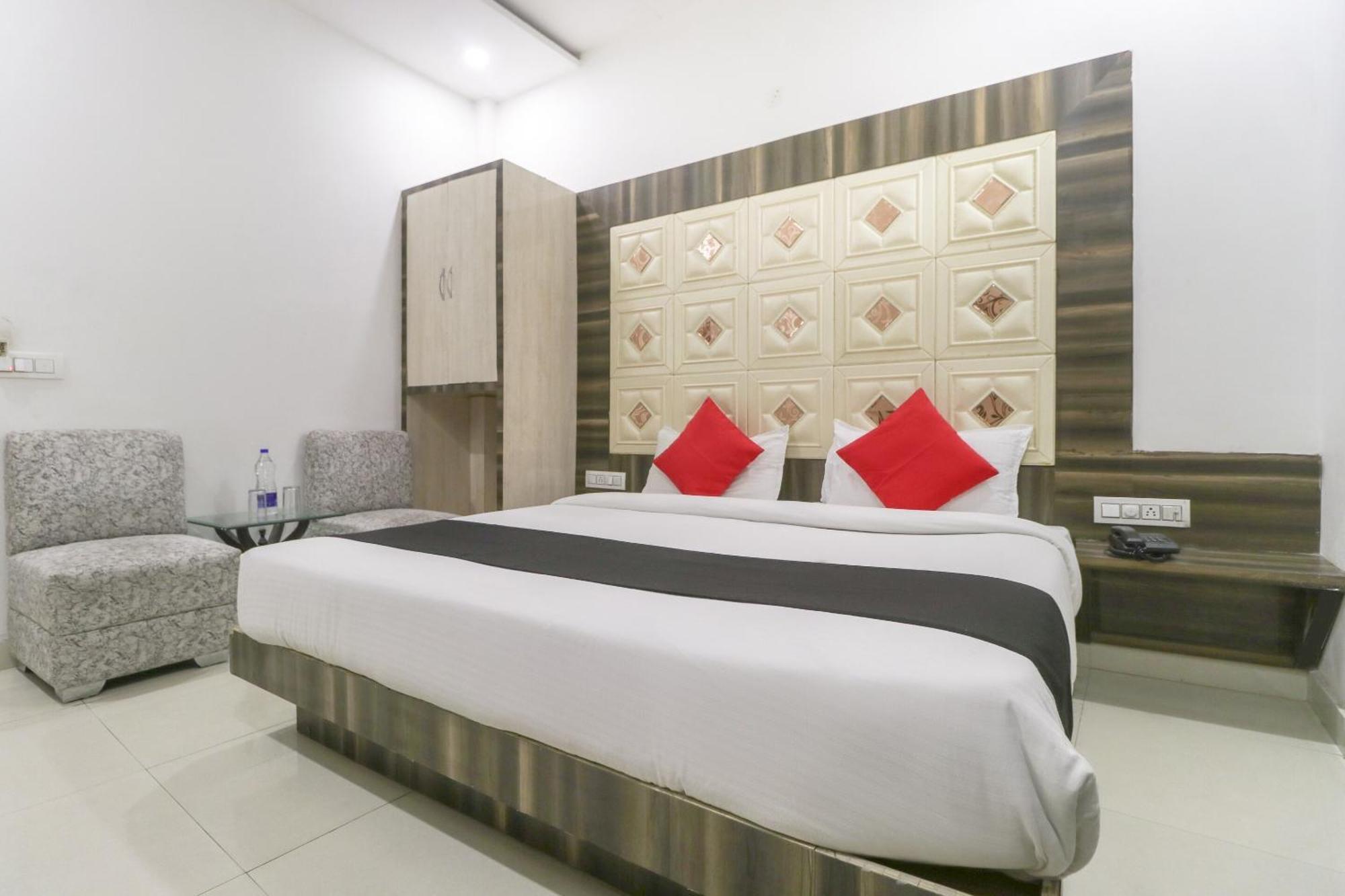 Oyo 77326 Hotel Royal View