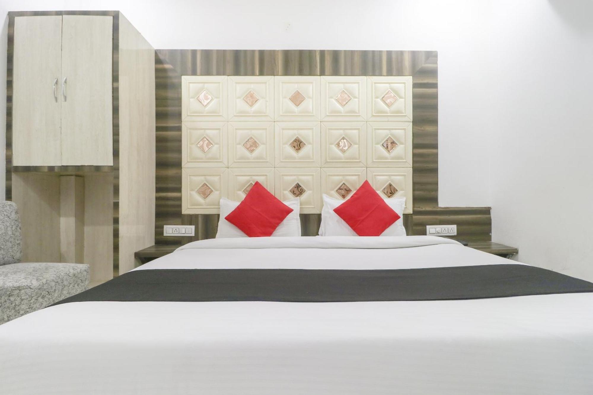 Oyo 77326 Hotel Royal View Amritsar