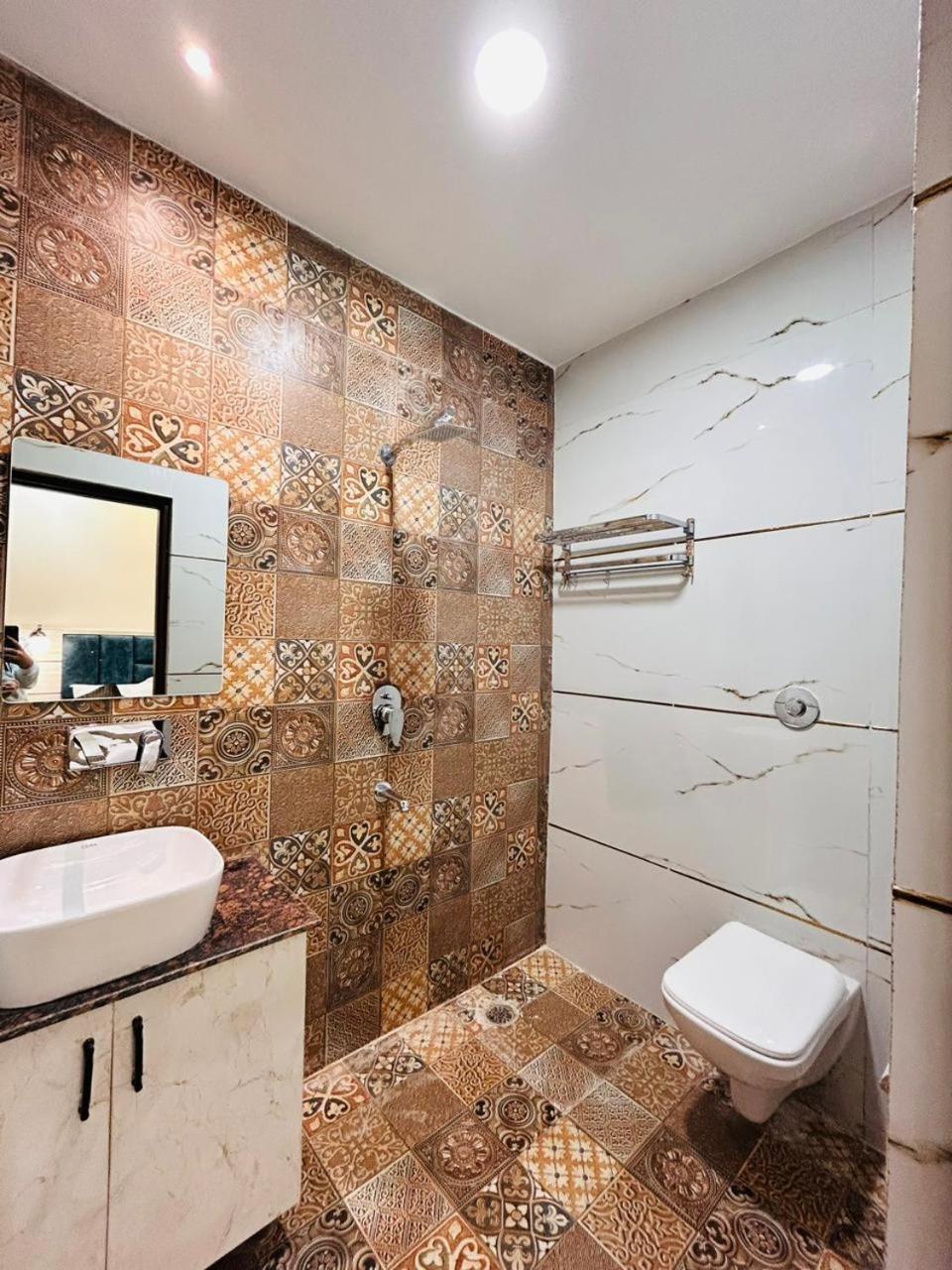 Monga Dreams - Rated Just 5 Min Walk From Goldem Temple Hotel