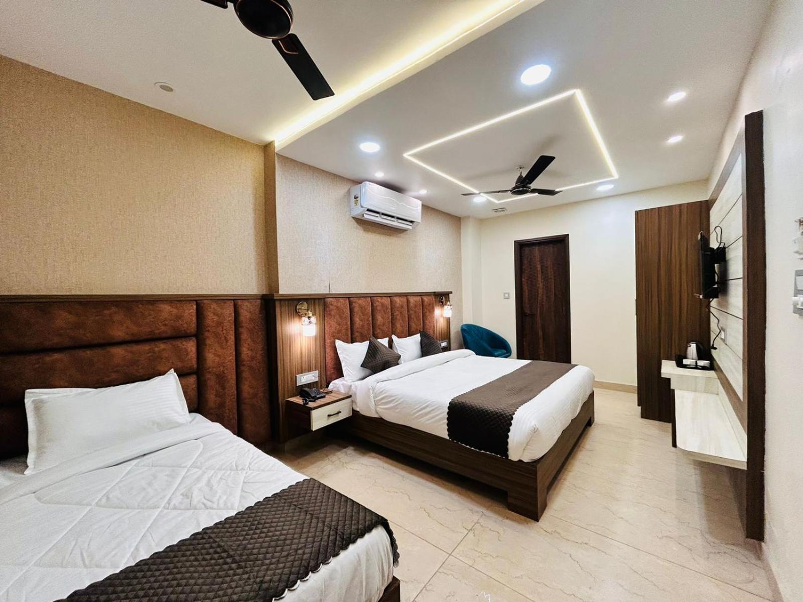 Hotel Monga Dreams - Rated Just 5 Min Walk From Goldem Temple Amritsar