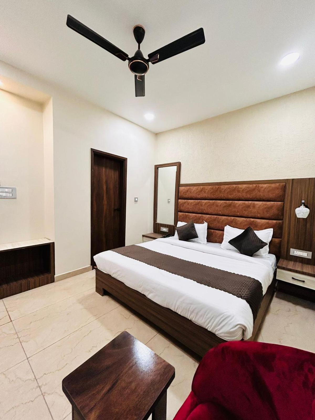 Hotel Monga Dreams - Rated Just 5 Min Walk From Goldem Temple