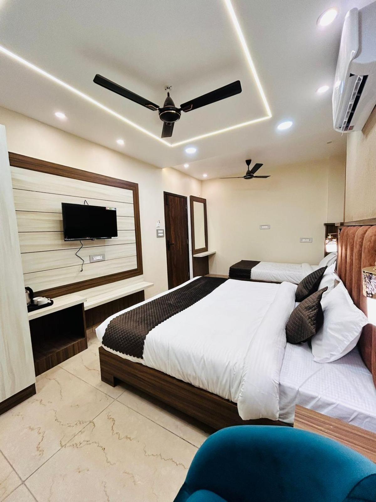 Hotel Monga Dreams - Rated Just 5 Min Walk From Goldem Temple 3*