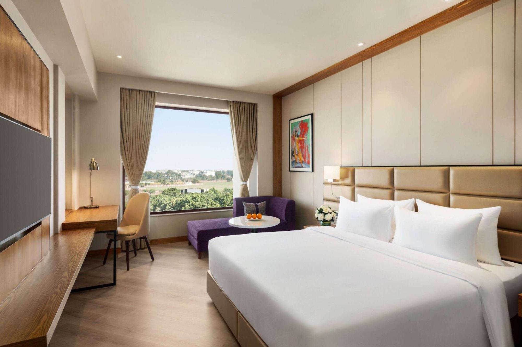 Hotel Ramada Encore By Wyndham Airport 4*