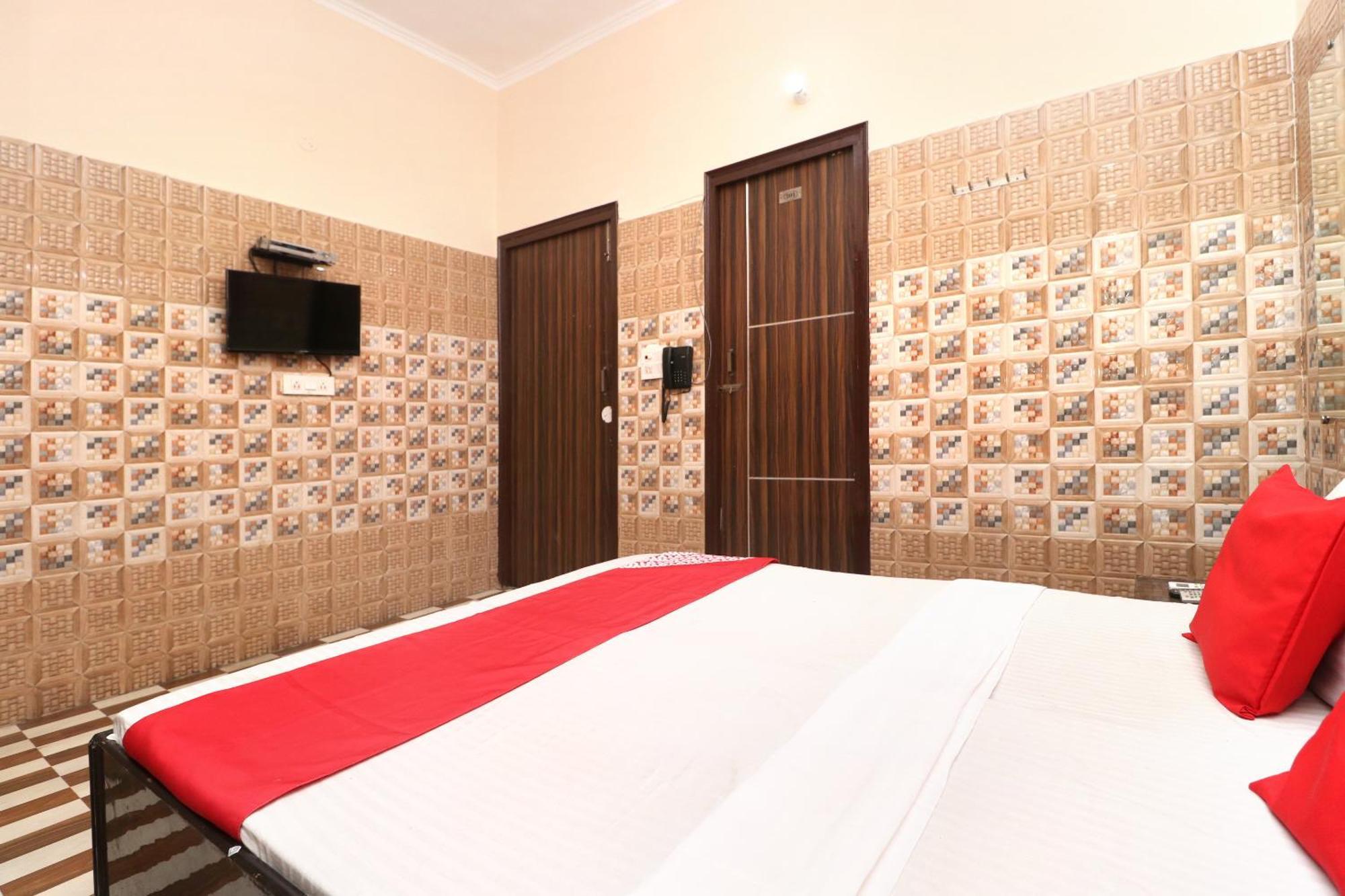 Hotel O Kapoor Residency 3*