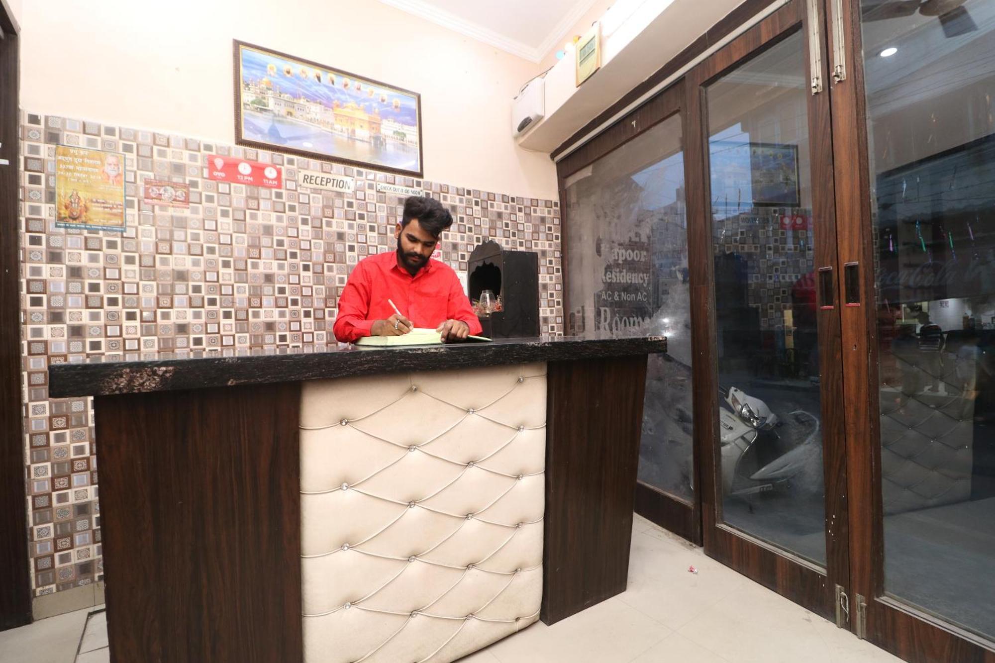 O Kapoor Residency 3*