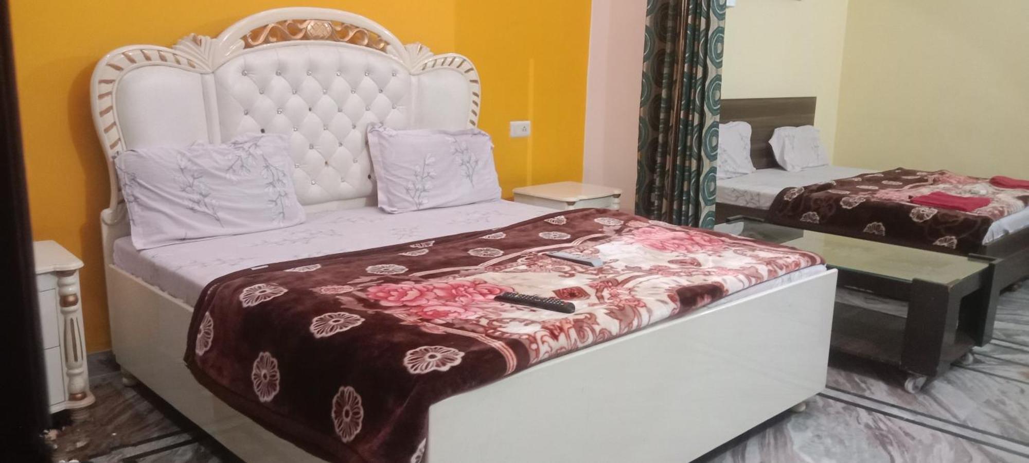$4 Bed & Breakfast 3*