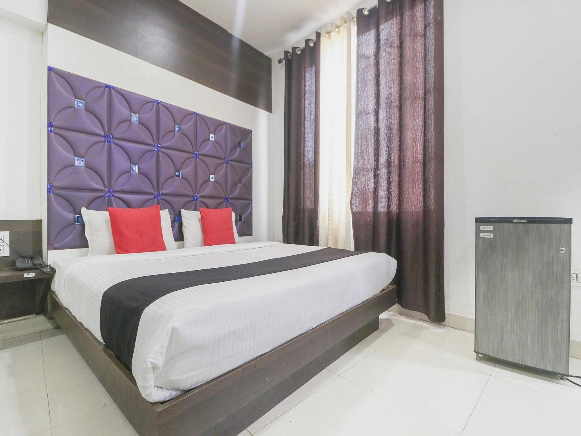 Oyo 77326 Hotel Royal View Hotel
