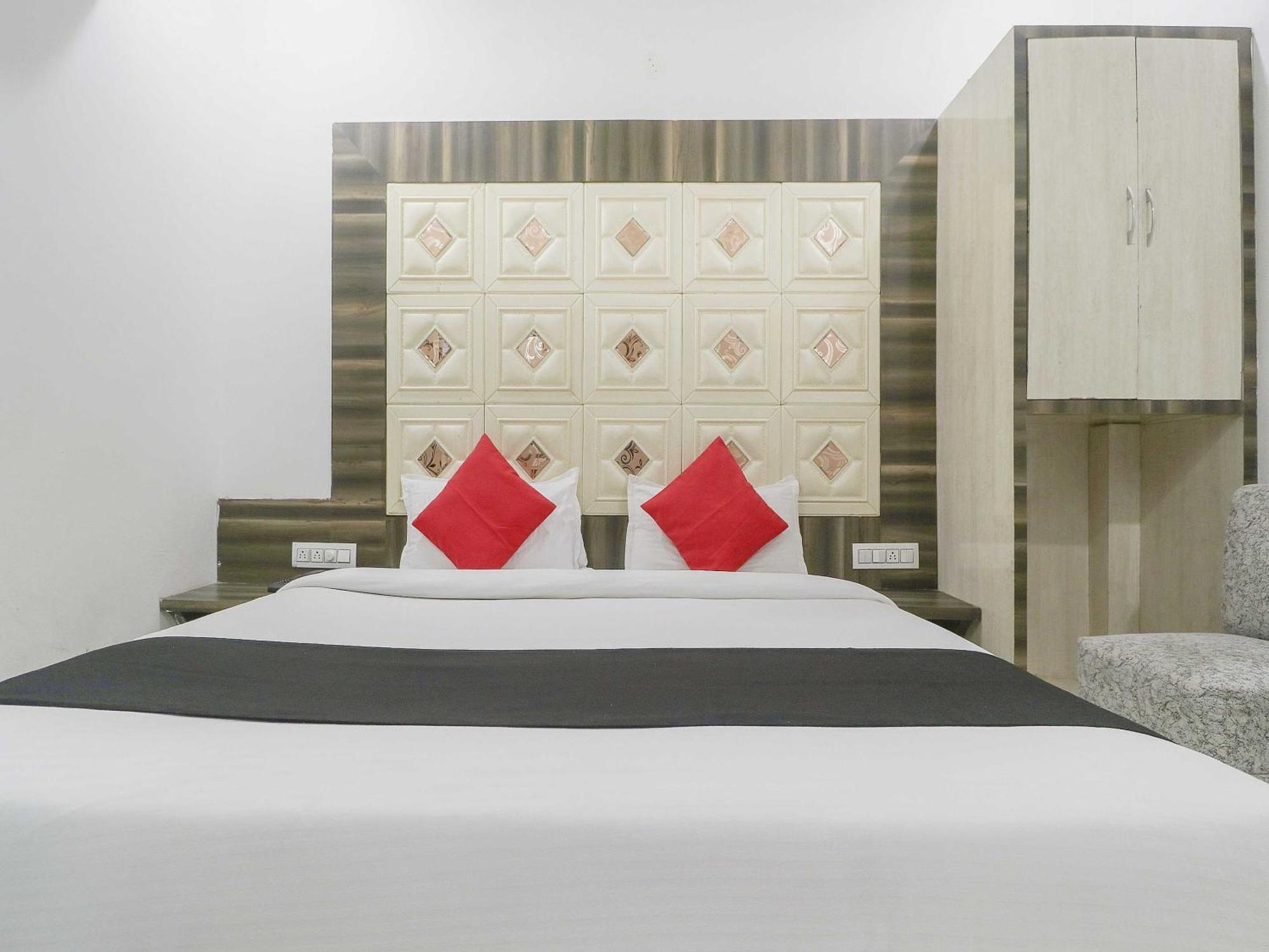 Oyo 77326 Hotel Royal View 3* Amritsar