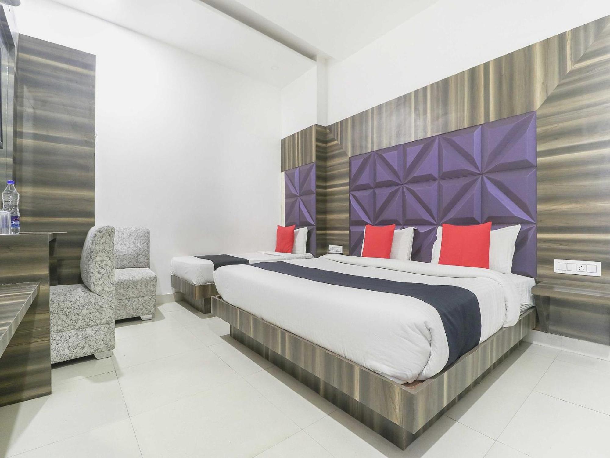 Oyo 77326 Hotel Royal View