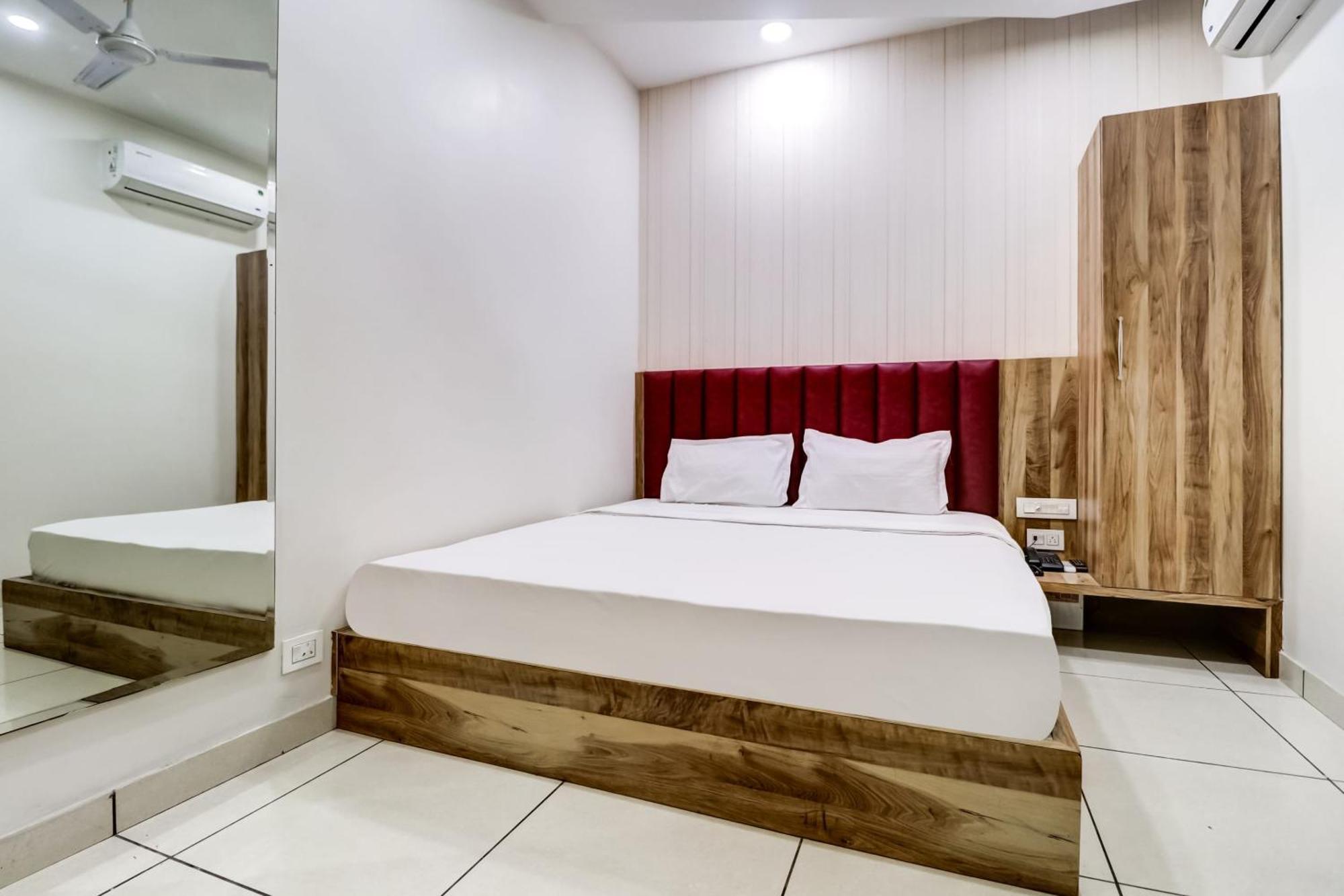 Hotel Super Capital O 3*