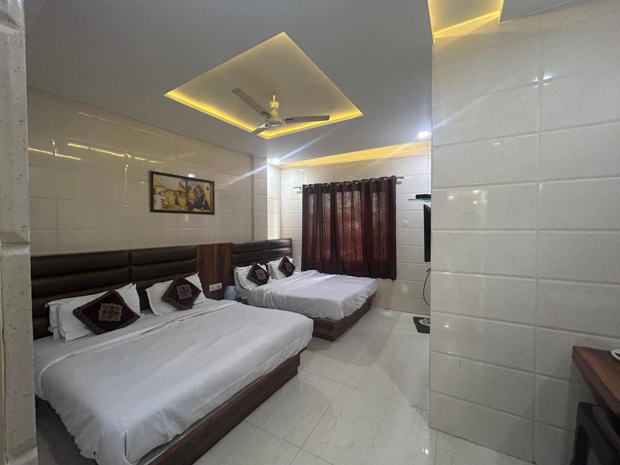 Jasneet Hotel