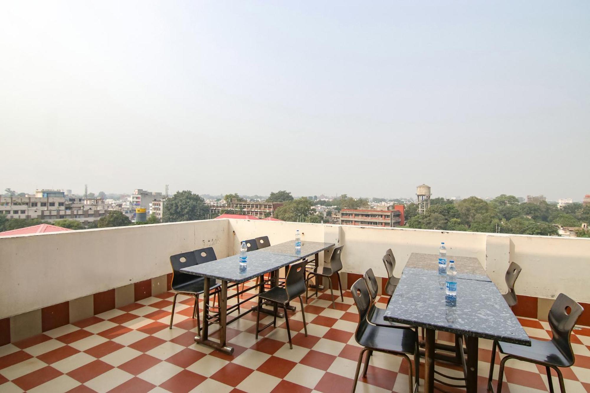 Hotel Fabhotel Rosewood