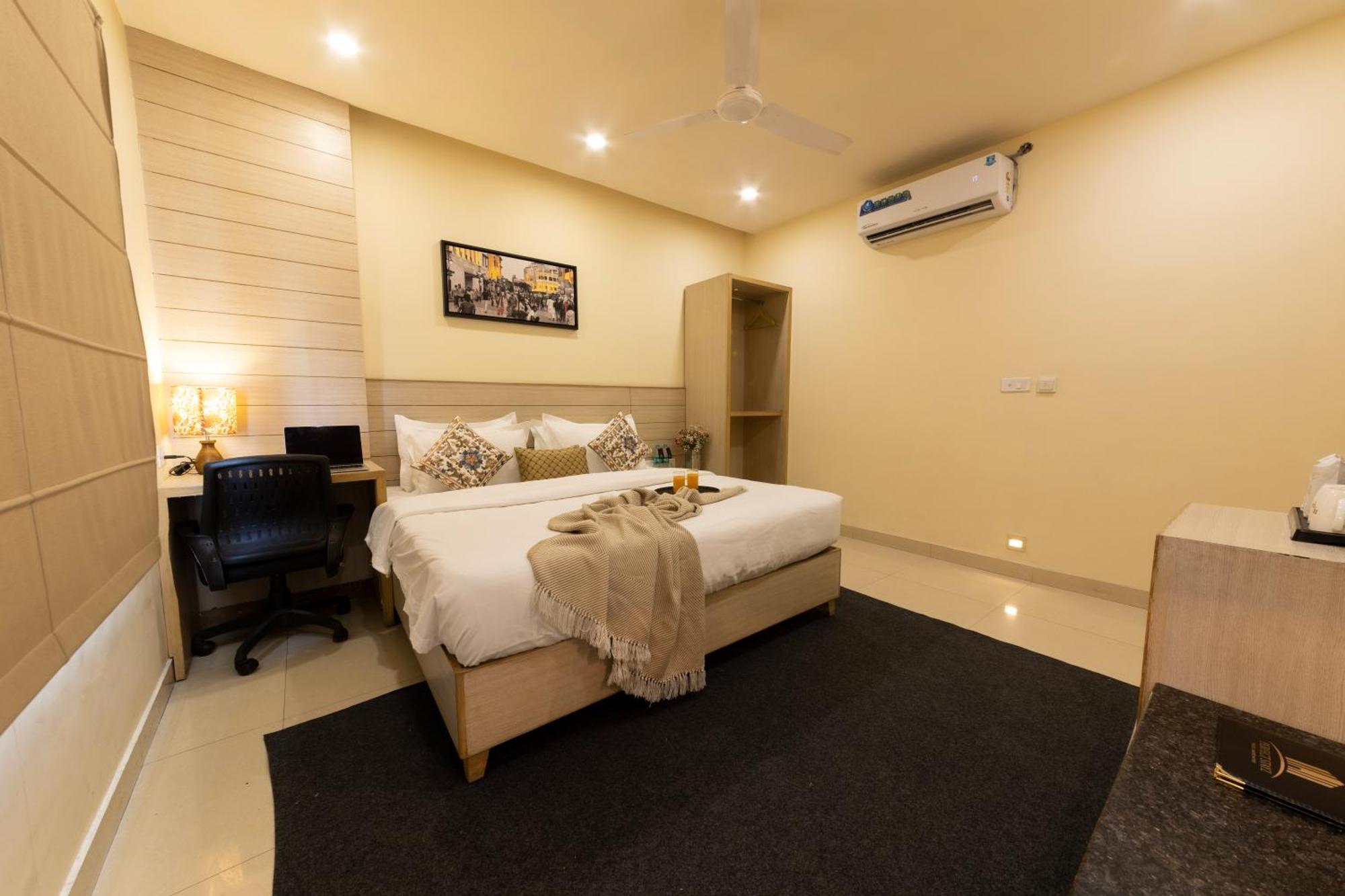Perfectstayz Sagar Near Golden Temple Apartment