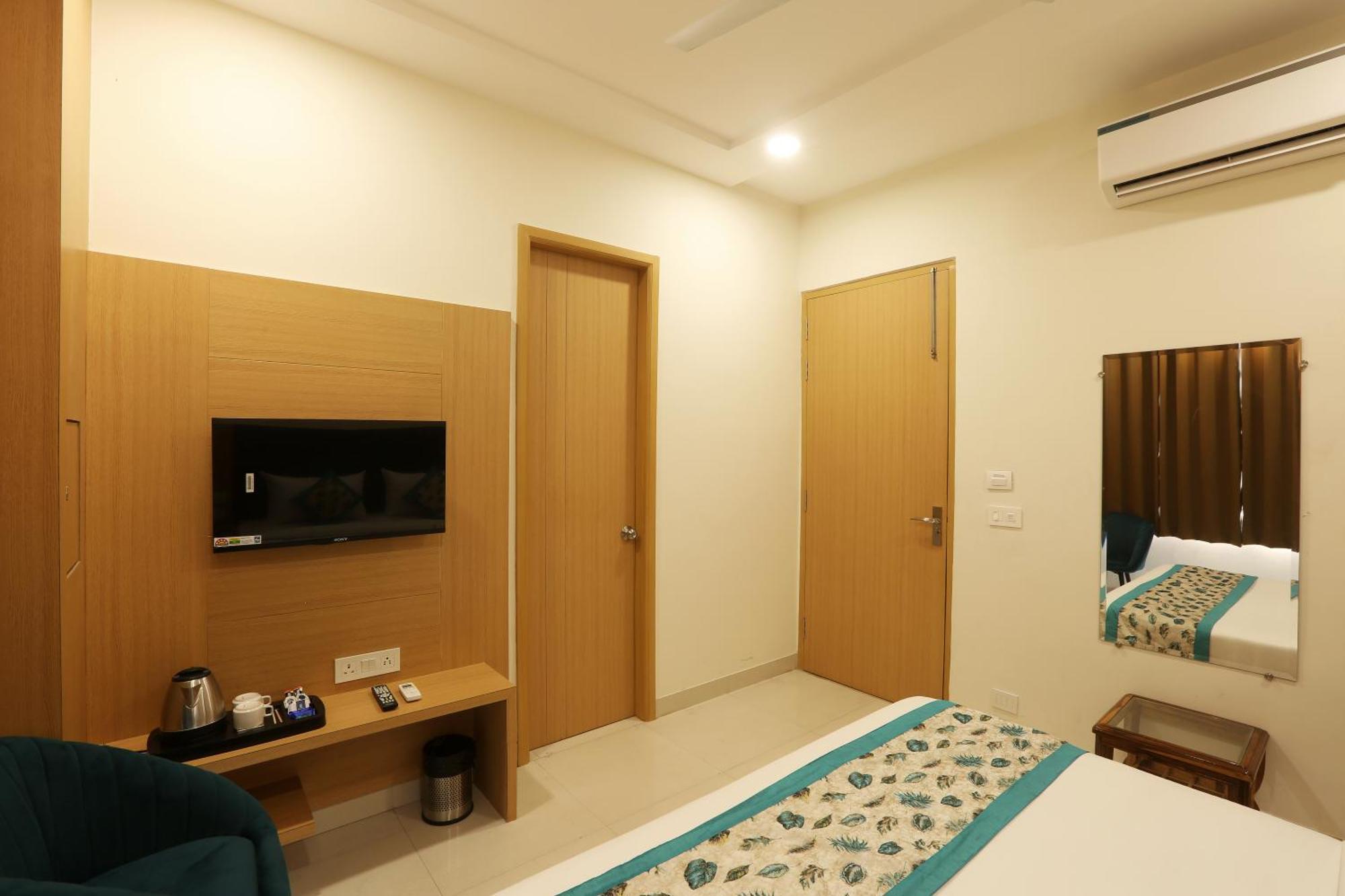 Regalia Grand By Delight Hotel 3*