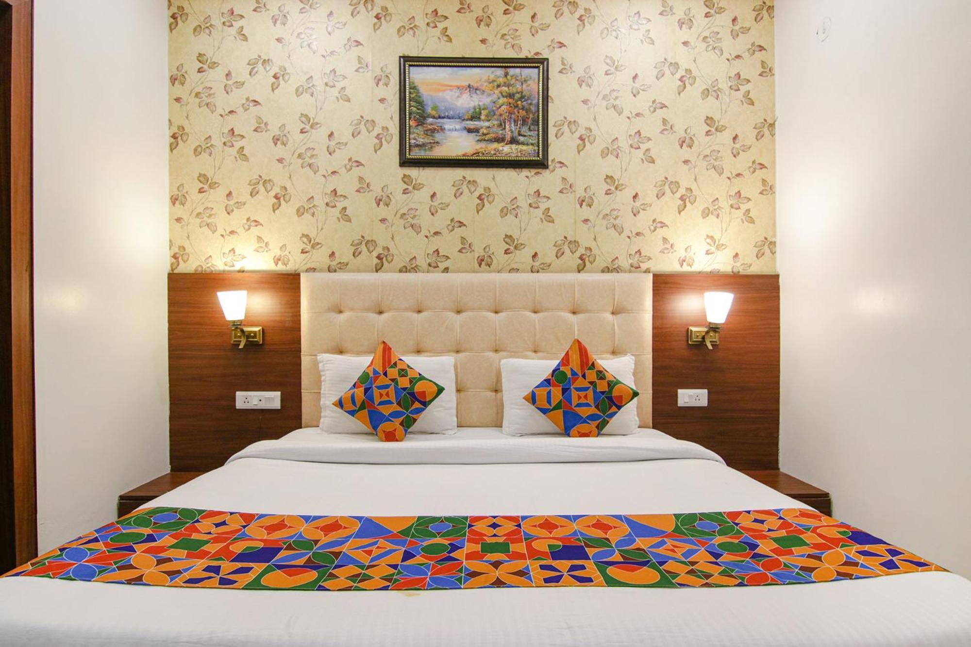 Hotel Fabhotel Golden City 3*