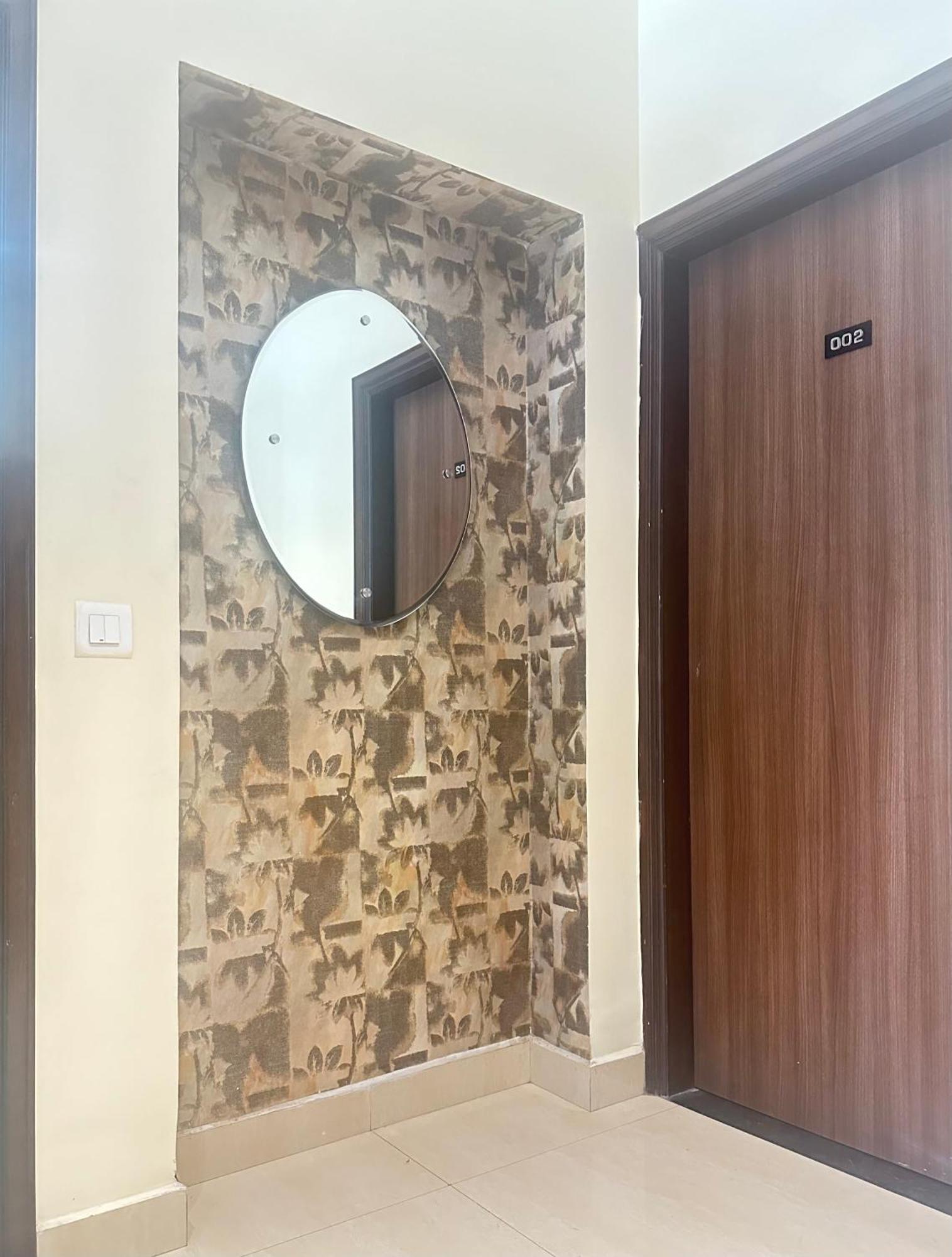 International 2 Min Walk From Bus Stand
