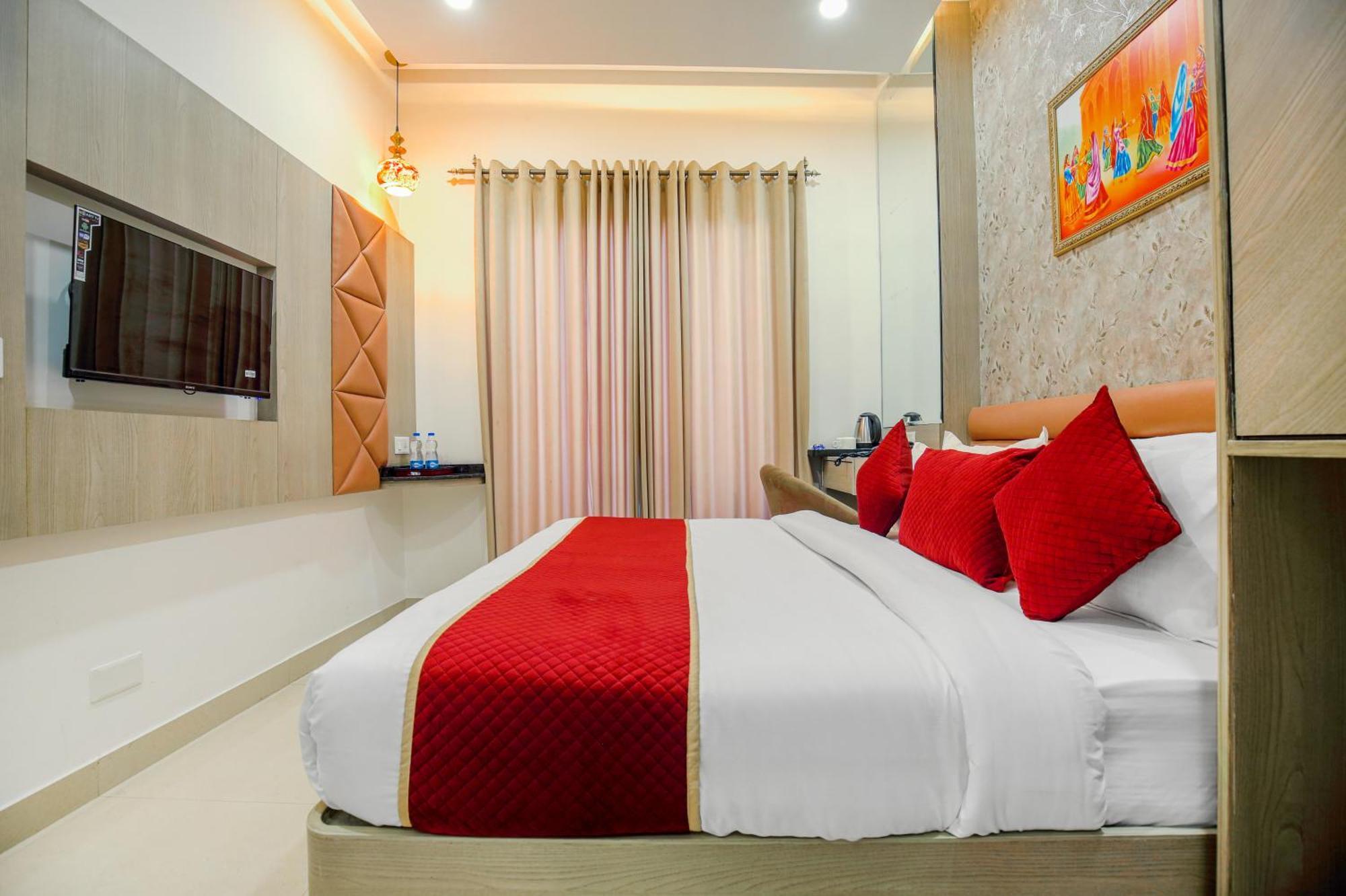 Golden Hotel