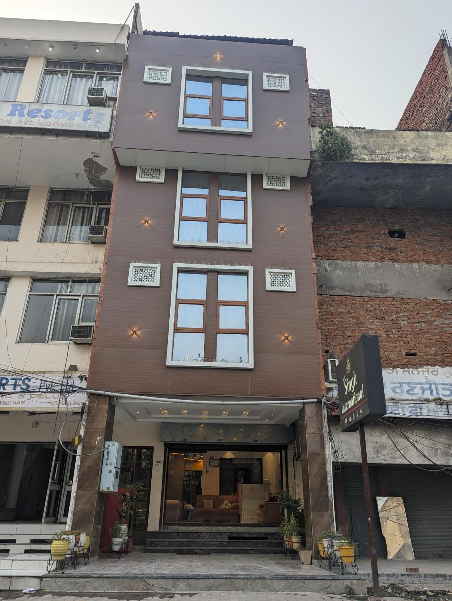 Singh International, Hotel 3*