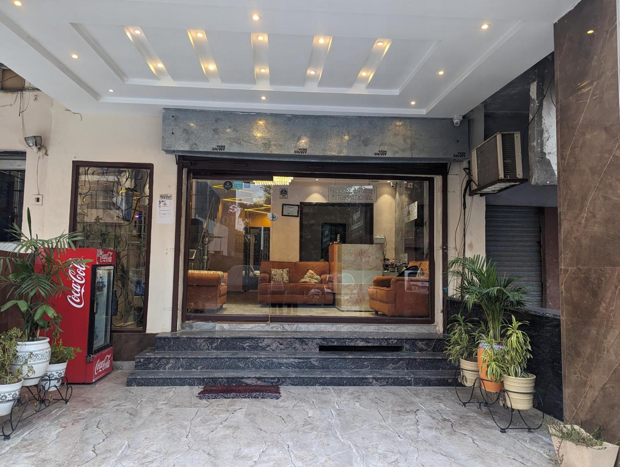 Hotel Singh International, 3*