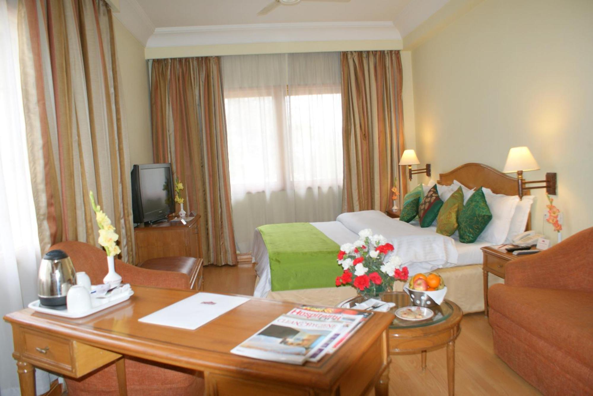 Ritz Plaza 4*