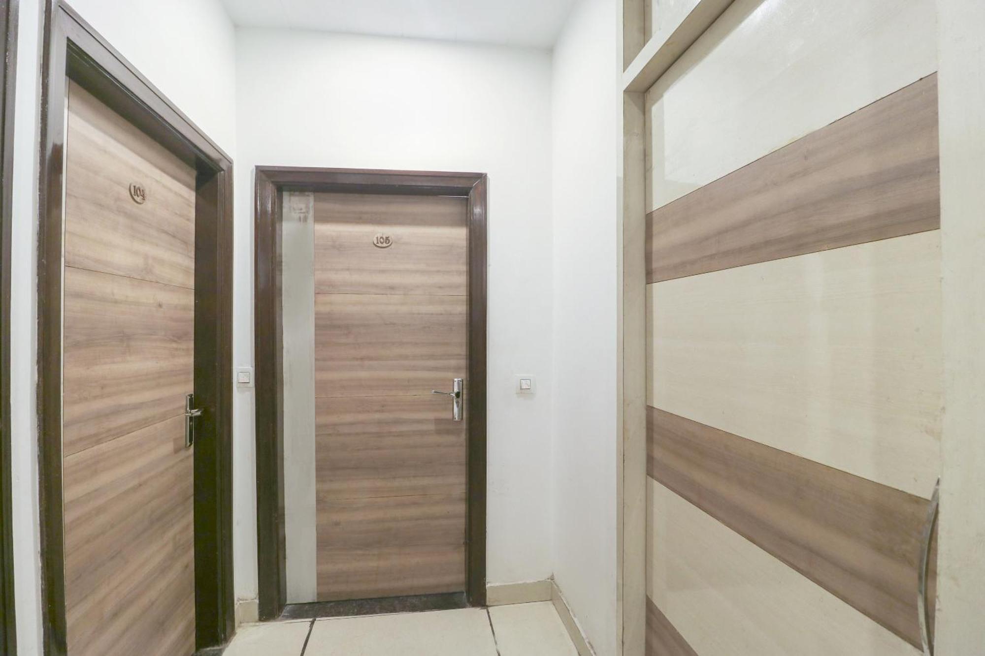 Oyo 77326 Hotel Royal View 3*
