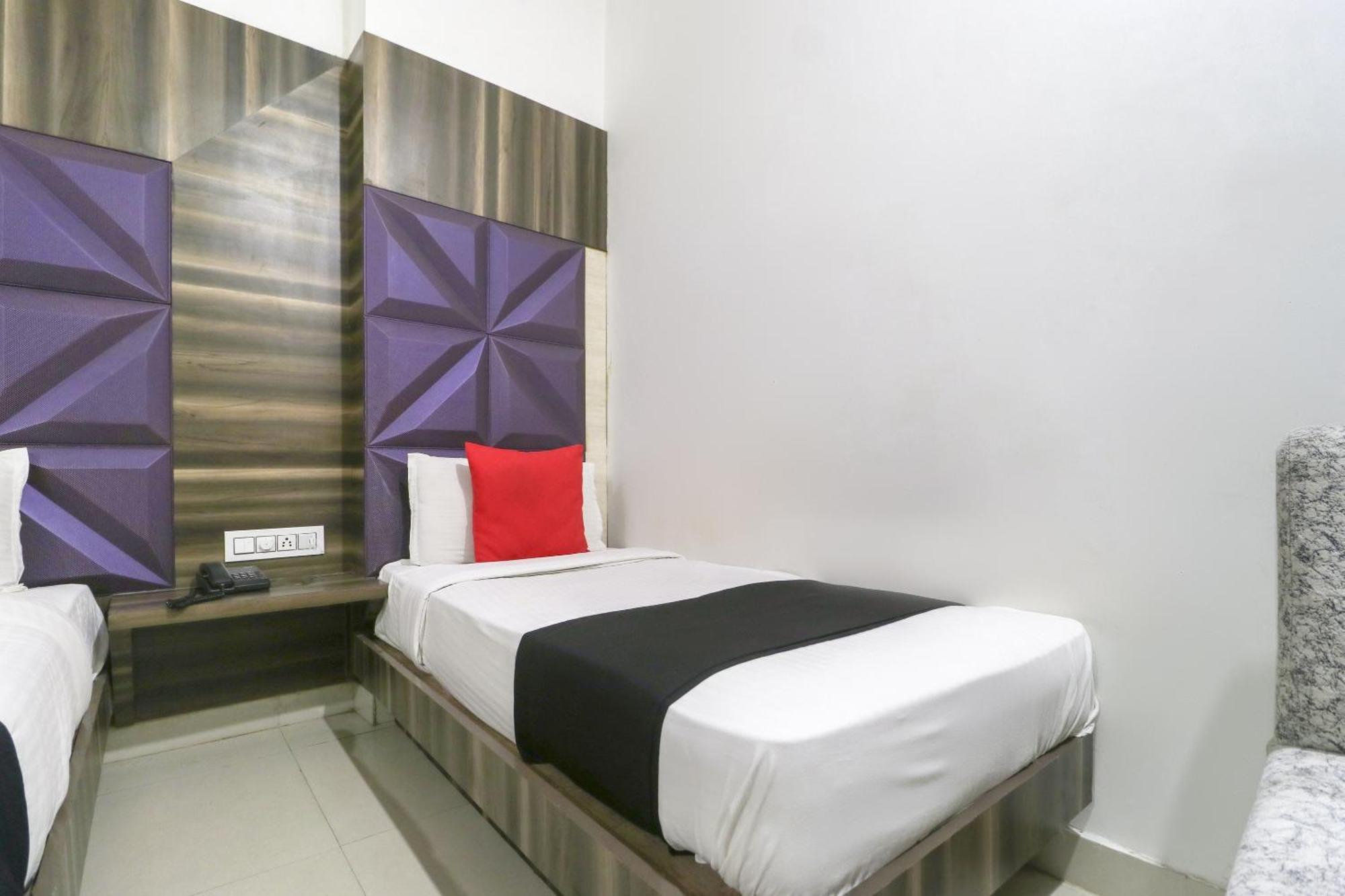 Hotel Oyo 77326 Hotel Royal View 3*