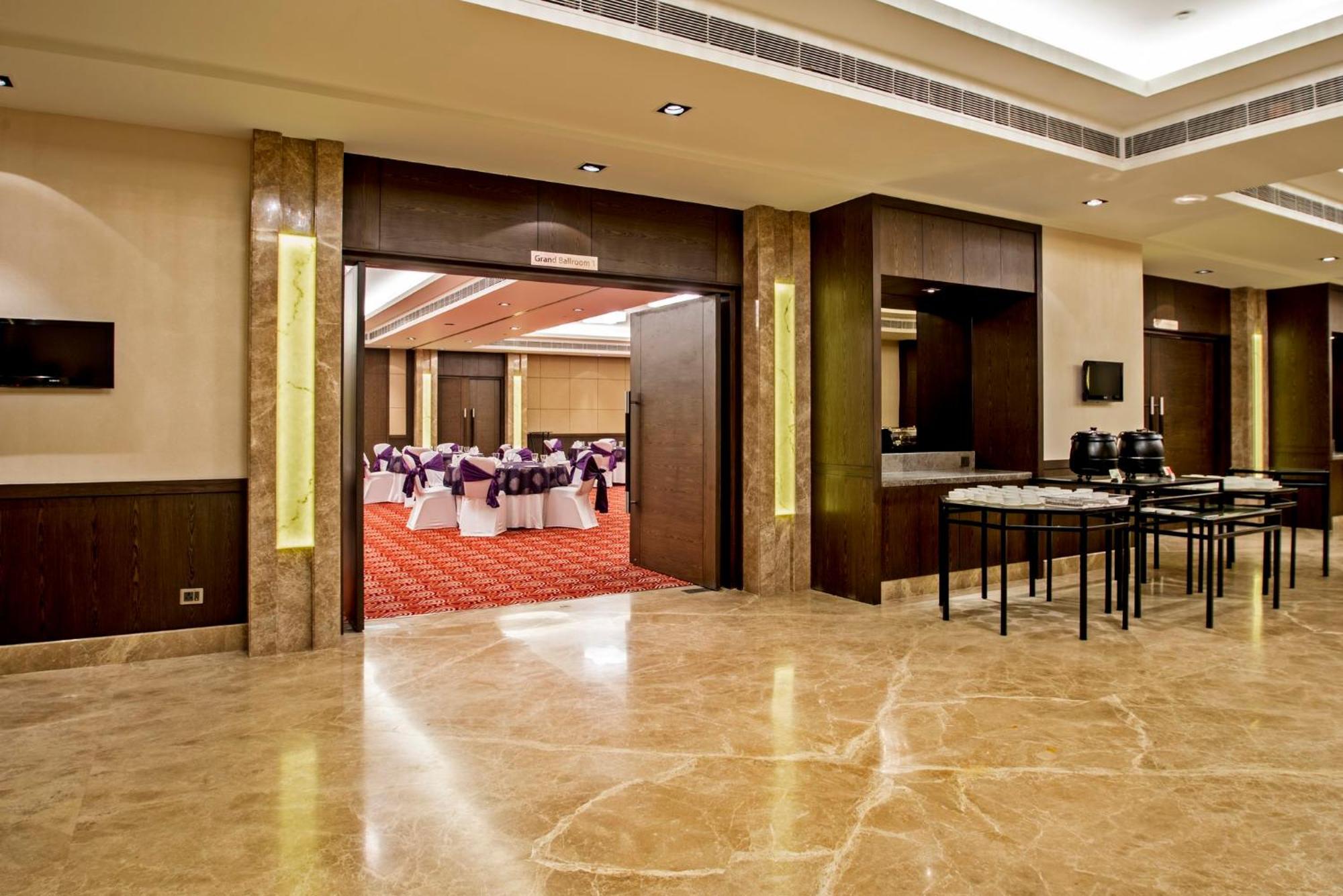Hotel Ranjit Avenue By Ihg 4*