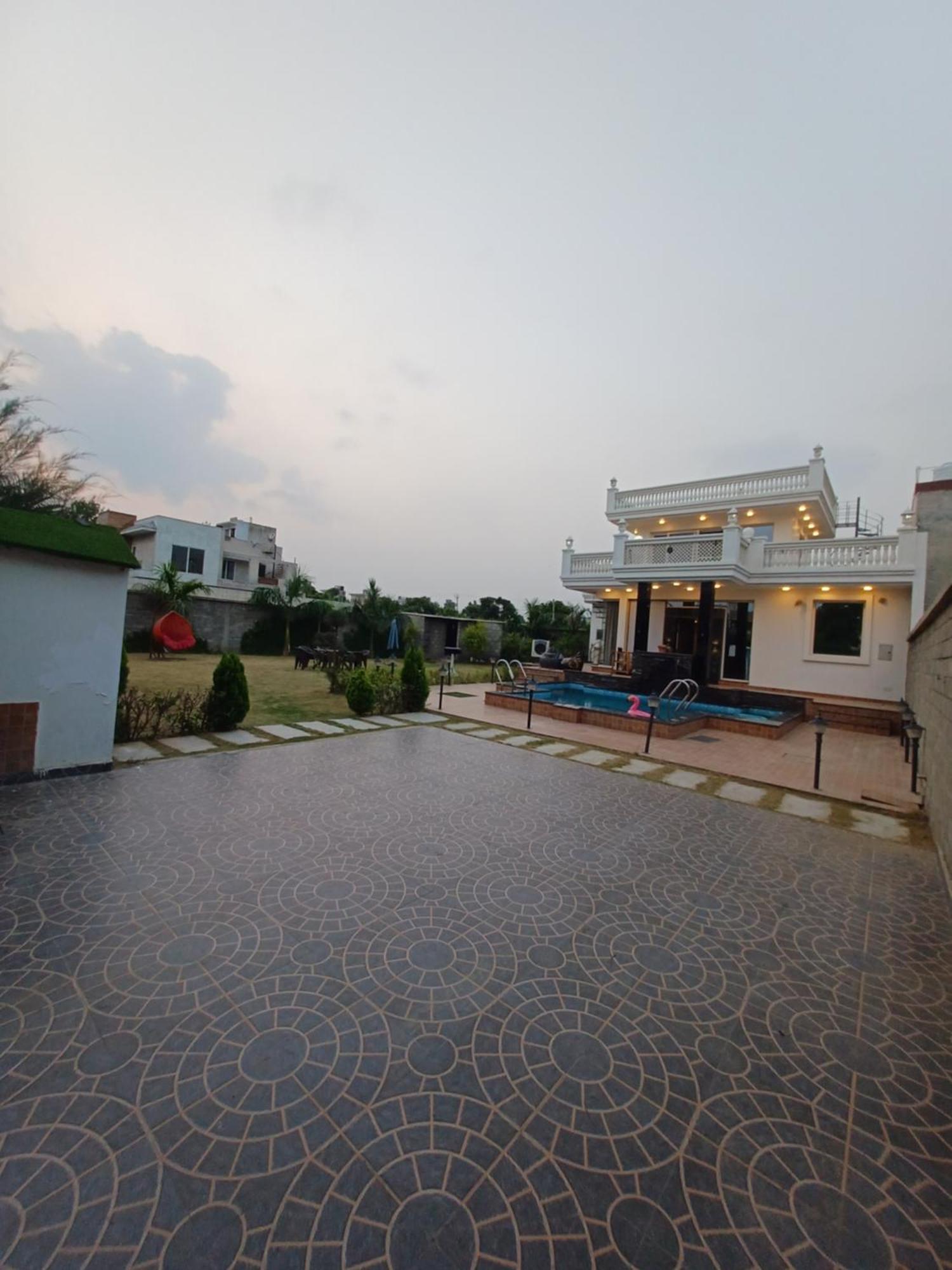Villa Greystone Villa: Luxurious Retreat With Pool And Entertainment Amritsar
