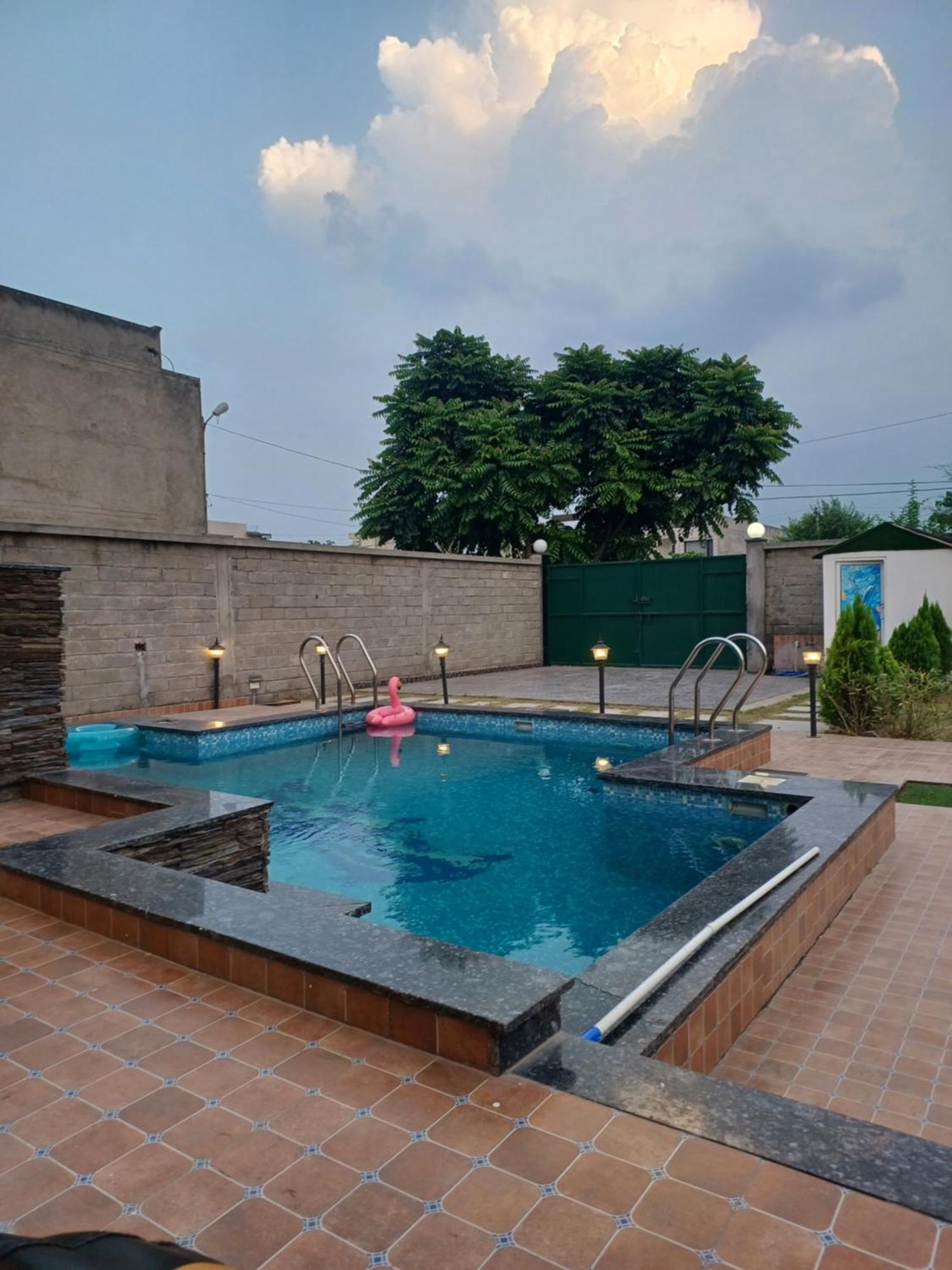 Greystone Villa: Luxurious Retreat With Pool And Entertainment Villa *