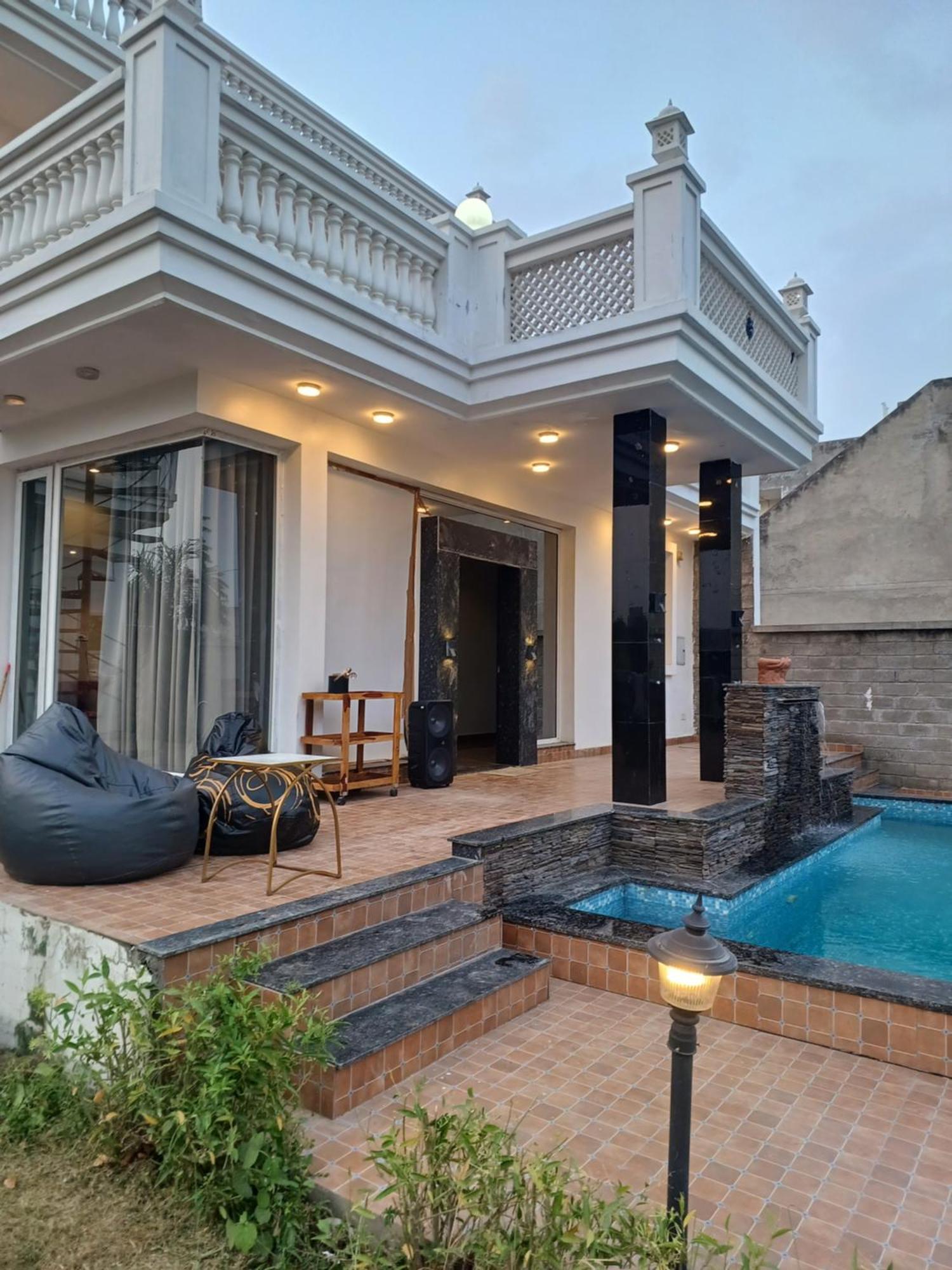 Greystone Villa: Luxurious Retreat With Pool And Entertainment