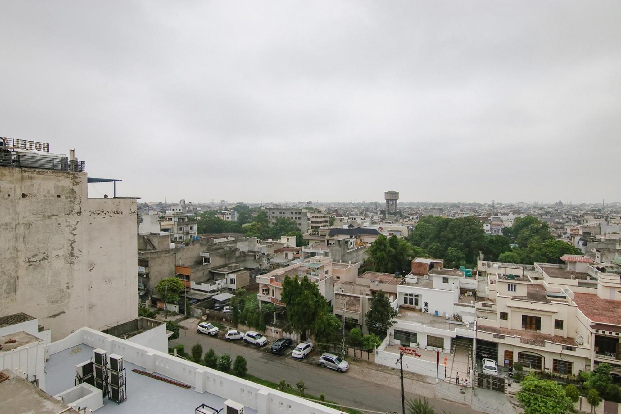 Fabhotel Sallow Grand Hotel
