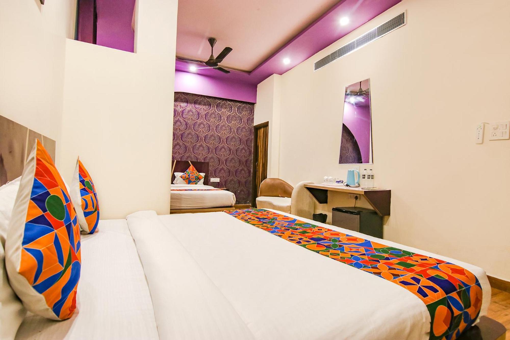 Hotel Fabhotel Sallow Grand