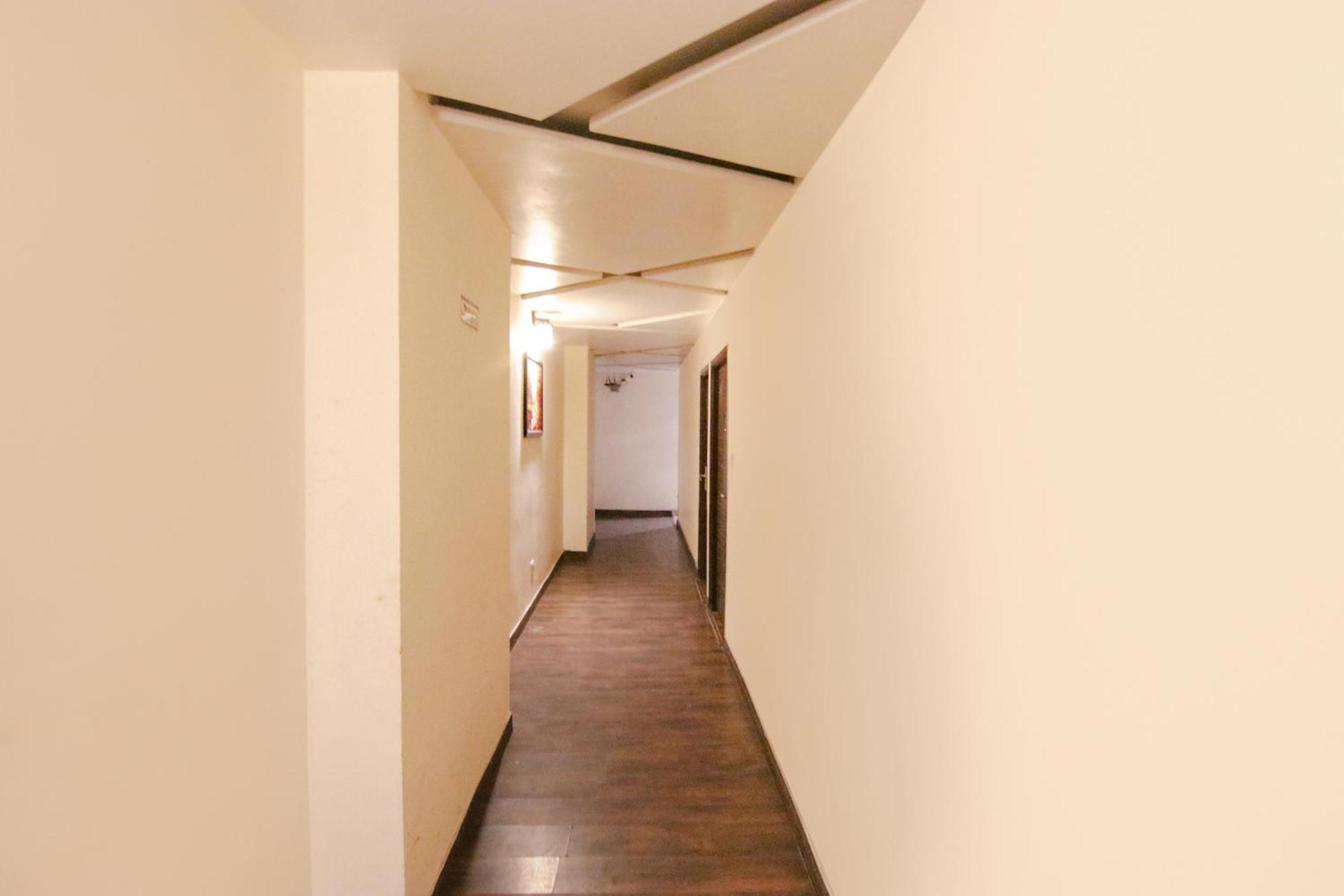 Hotel Fabhotel Sallow Grand 3*