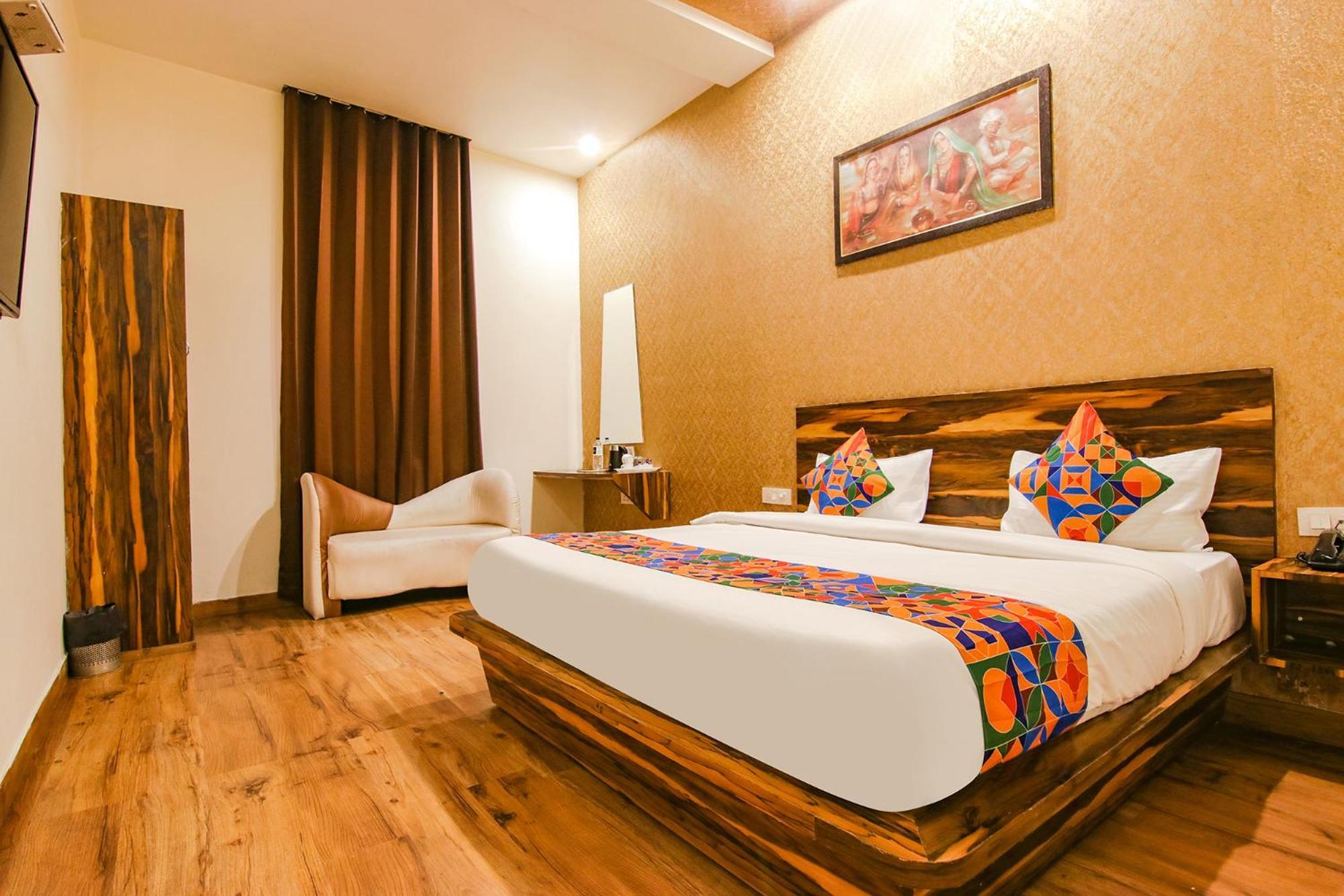 Hotel Fabhotel Sallow Grand