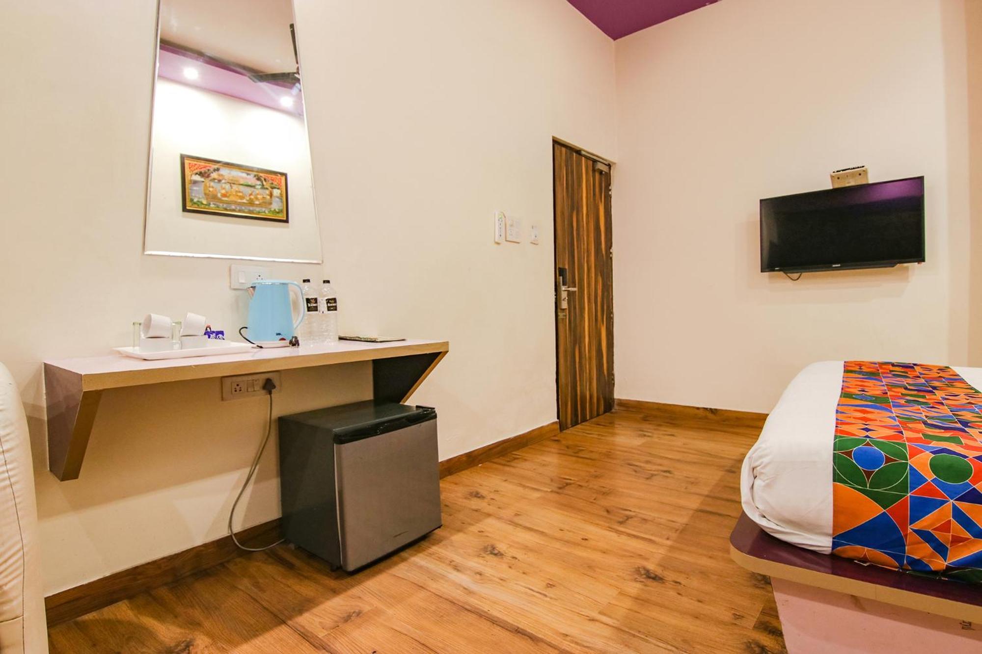 Hotel Fabhotel Sallow Grand 3*