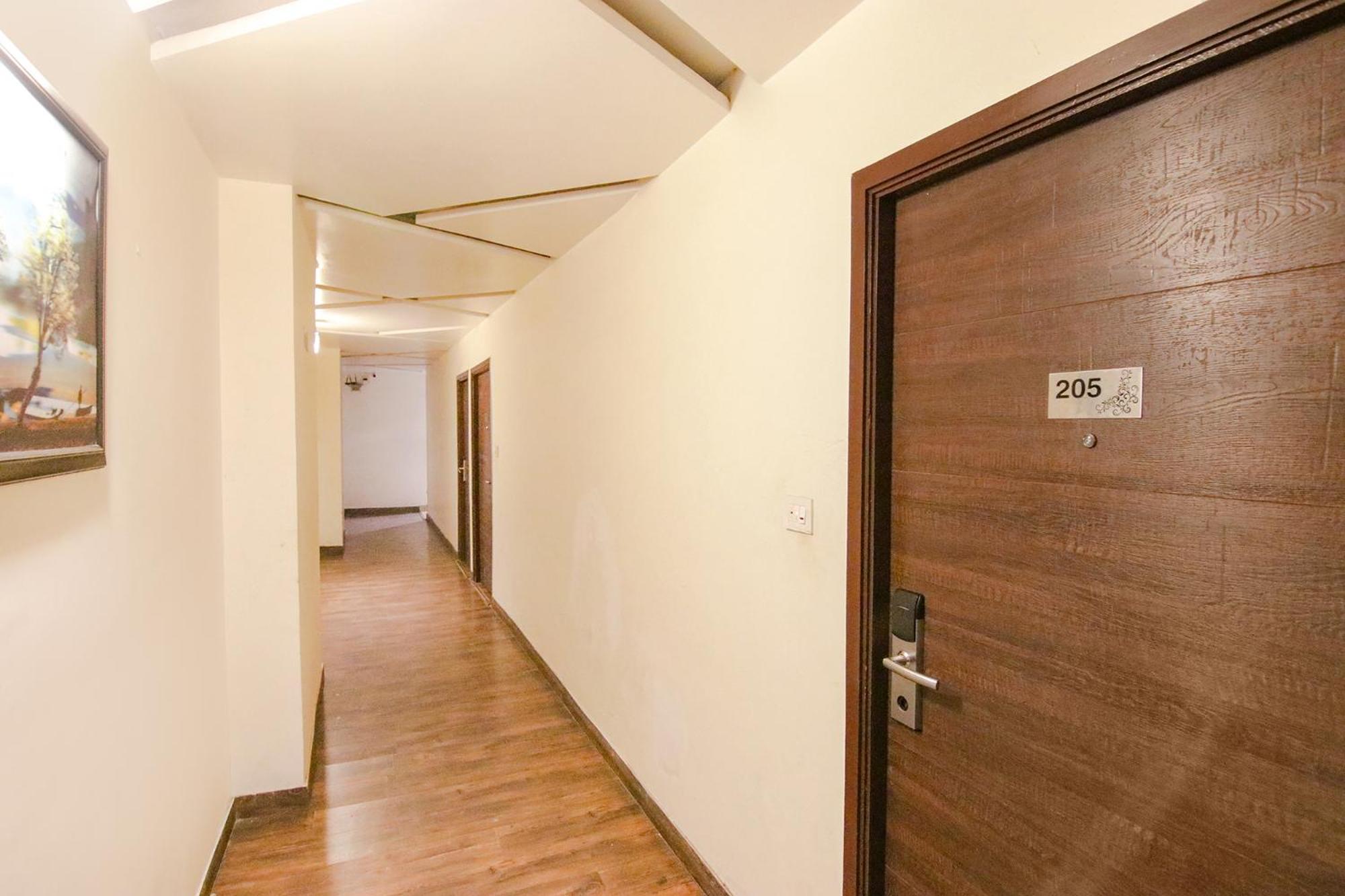Fabhotel Sallow Grand