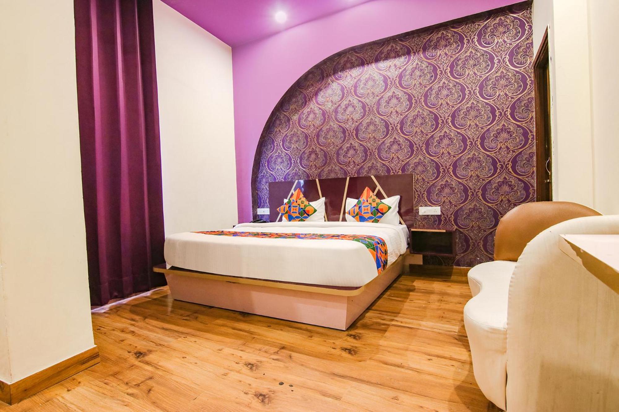 Hotel Fabhotel Sallow Grand 3*