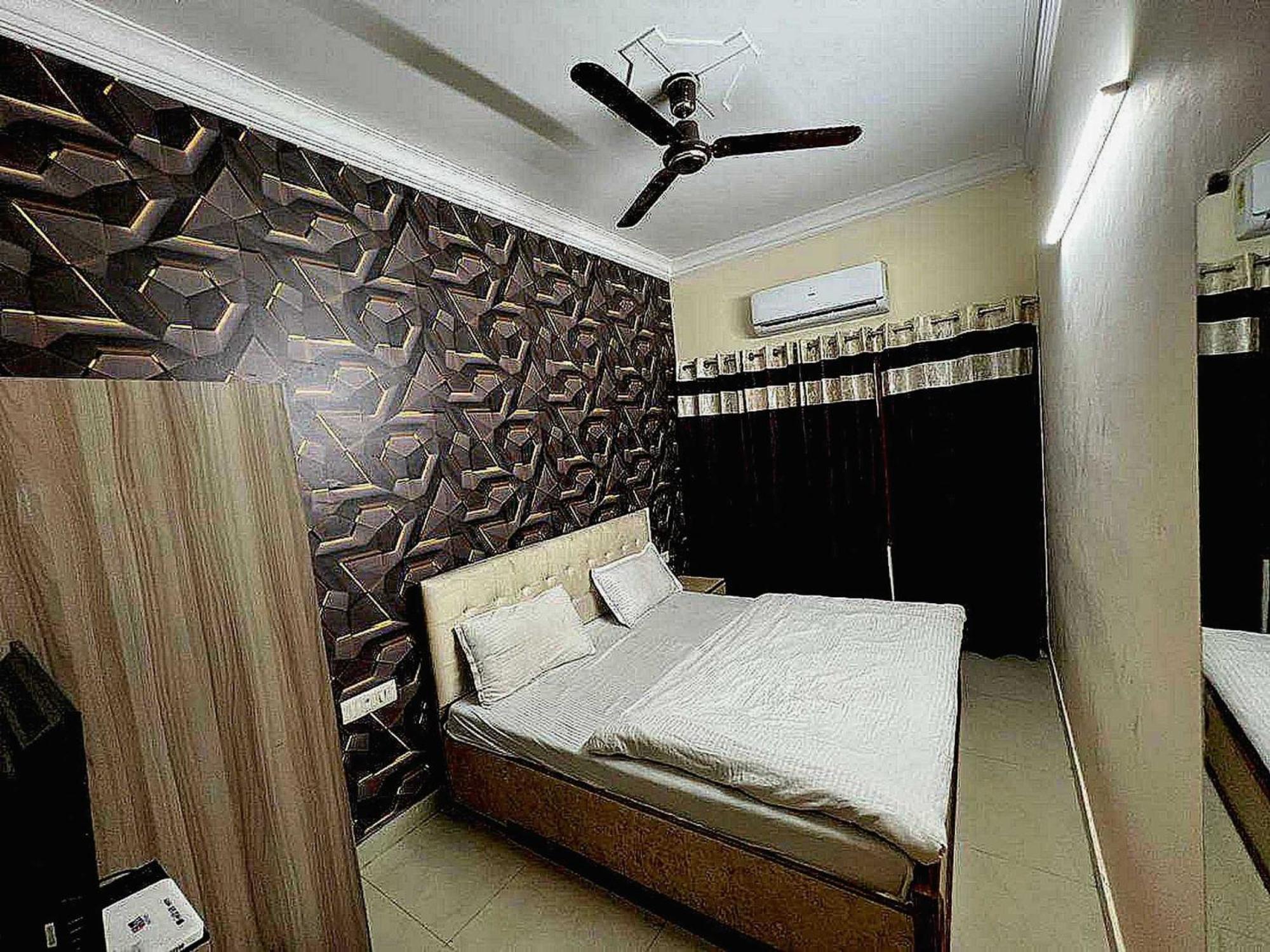 Hotel O Anand 4*