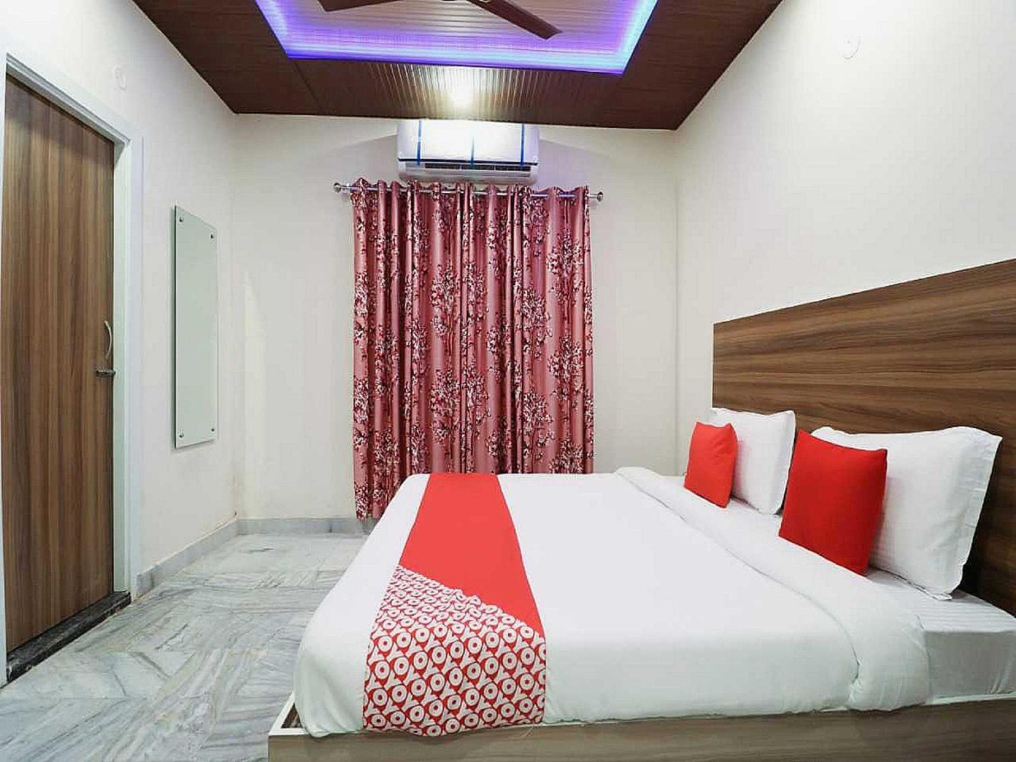 Hotel O Anand 4*