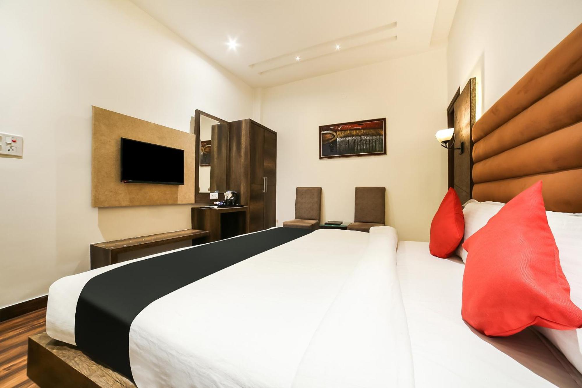 Hotel Capital O 38688 Royal Shelaton 3*