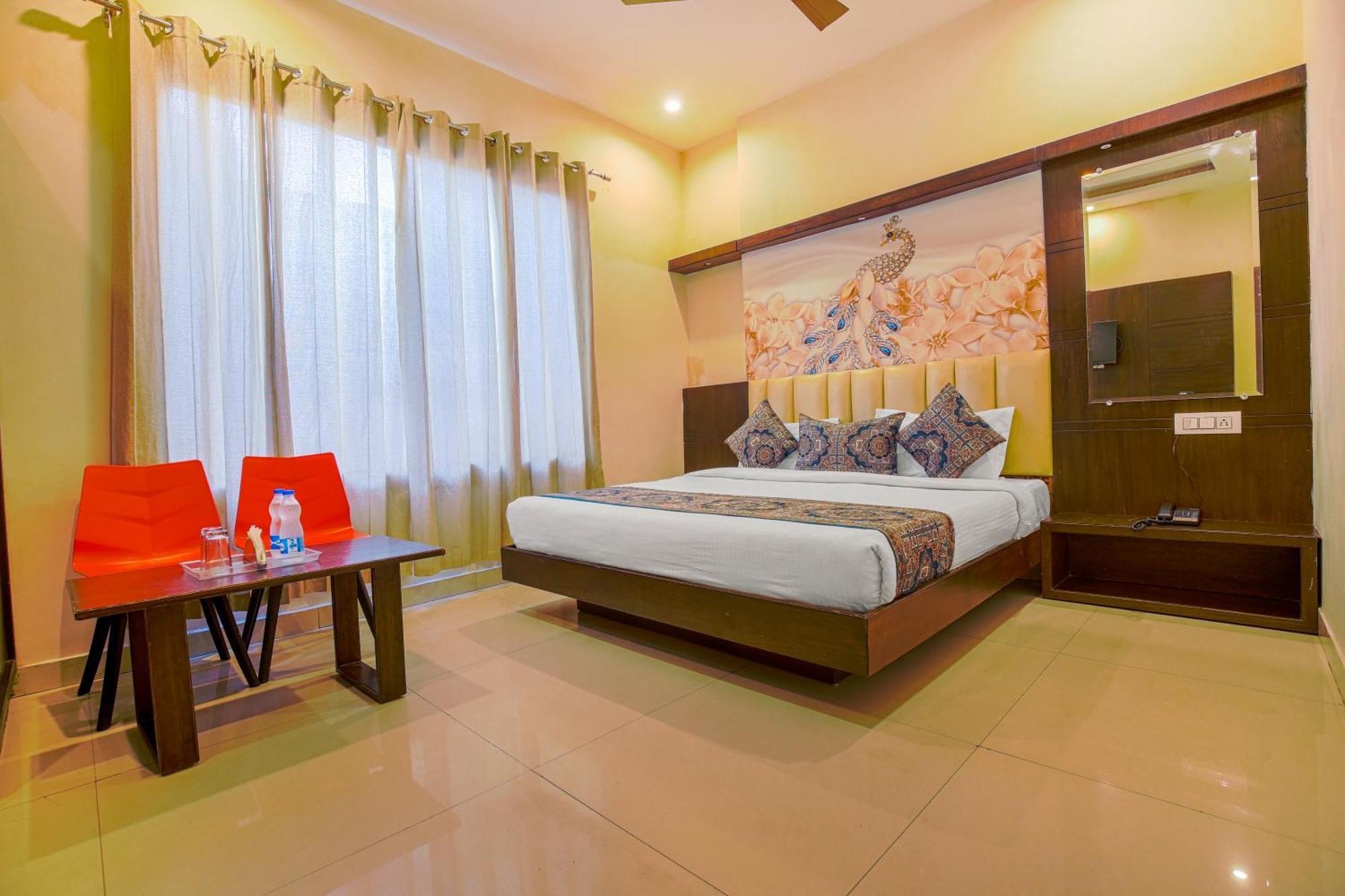 Hotel Crown,
