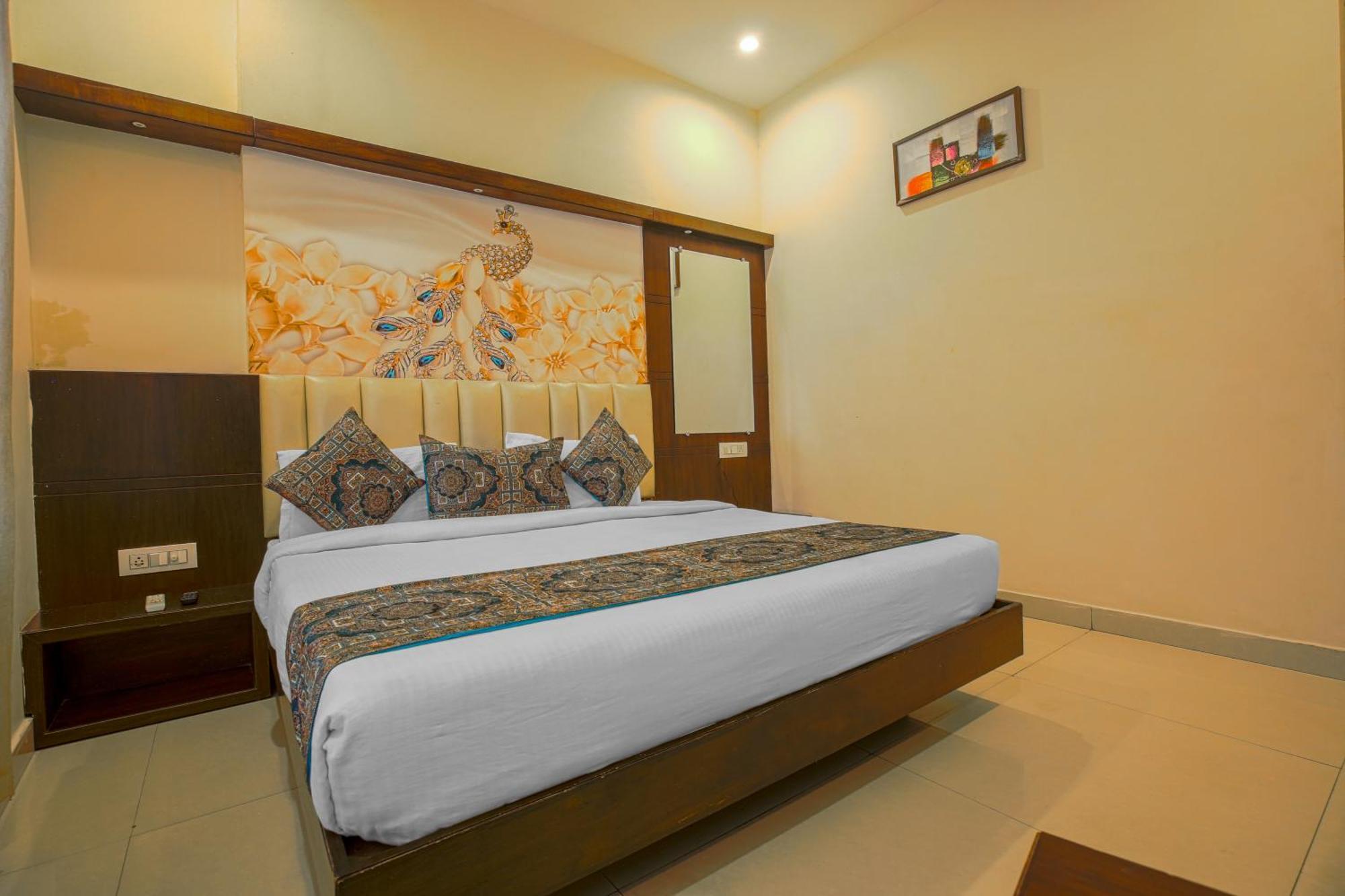 Hotel Crown,