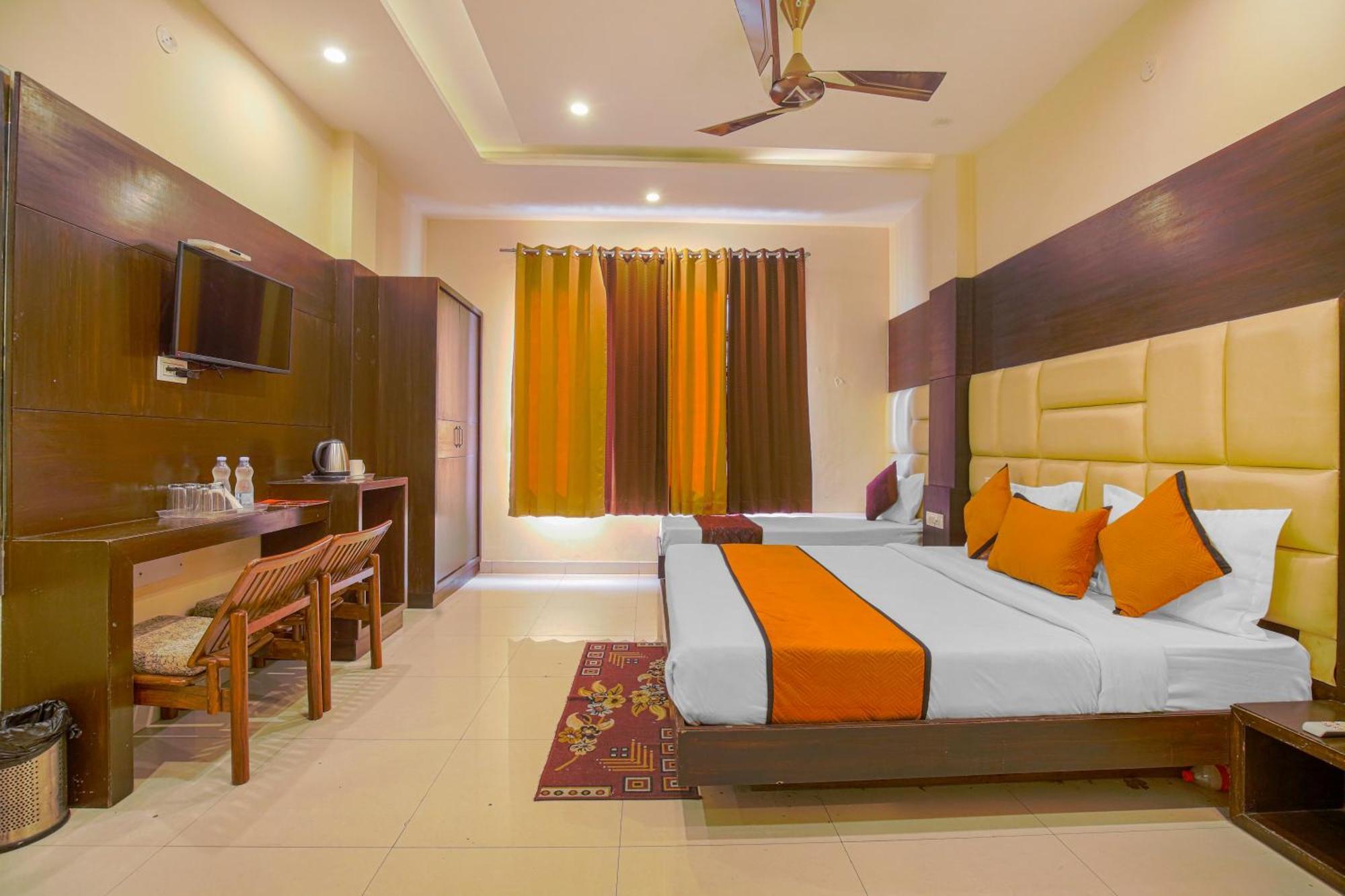 Crown, Hotel 3*