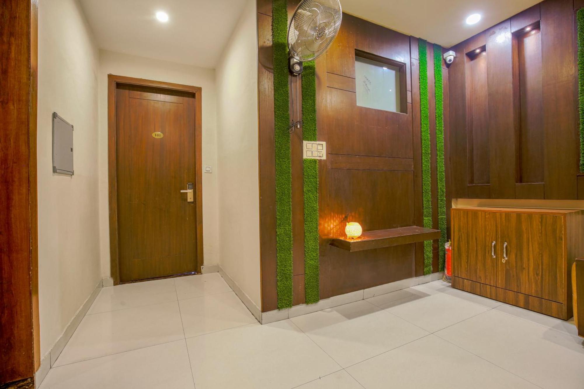 Hotel Crown,