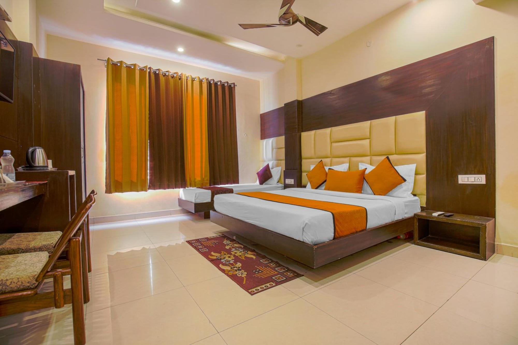 Hotel Crown,