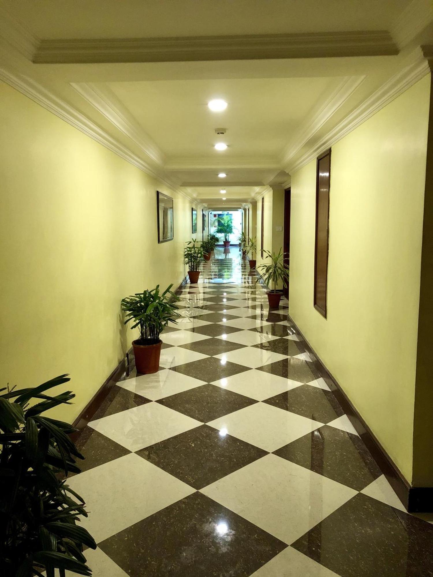 Ritz Plaza 4*