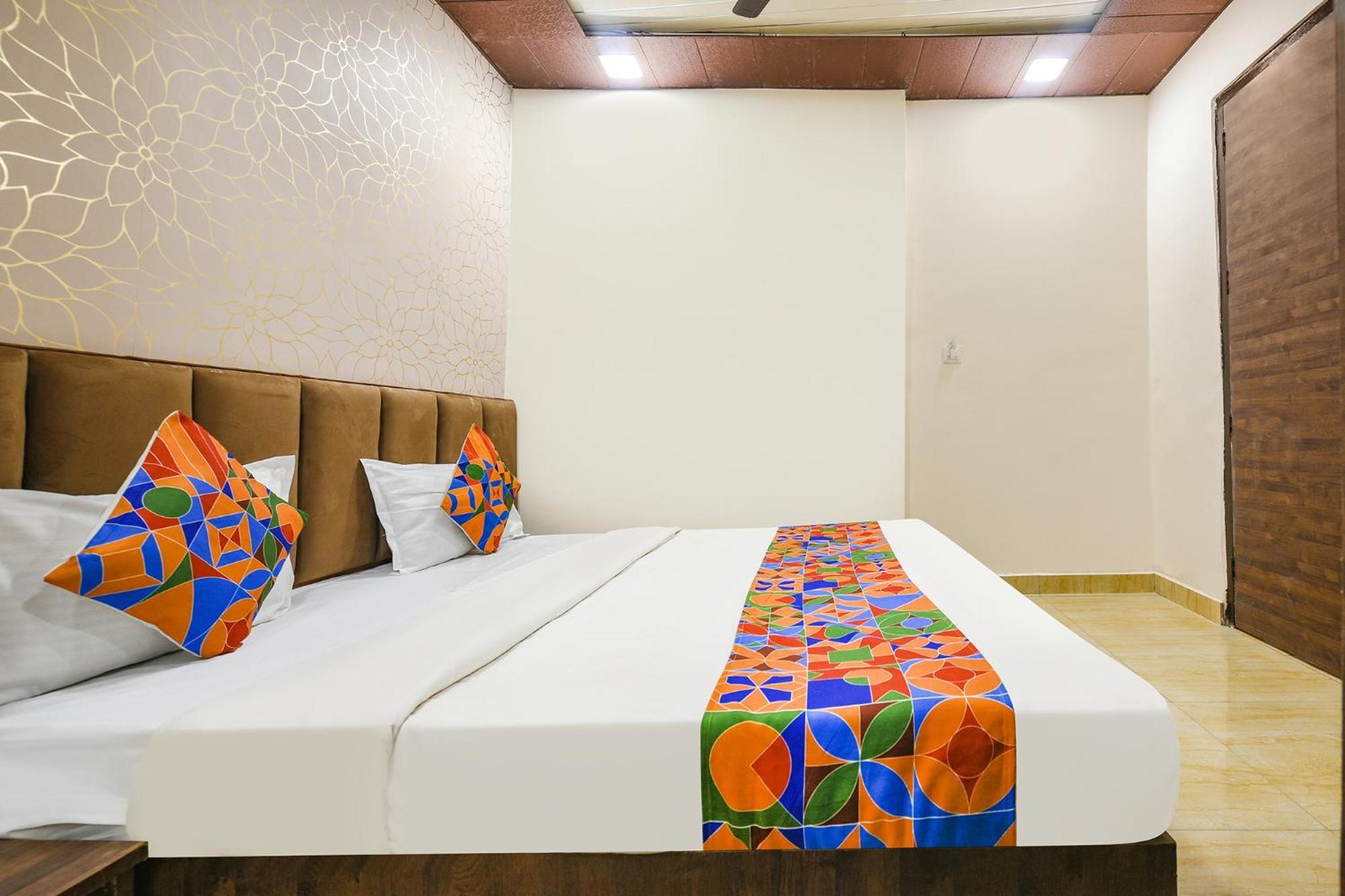 Hotel Fabhotel Shiva Residency