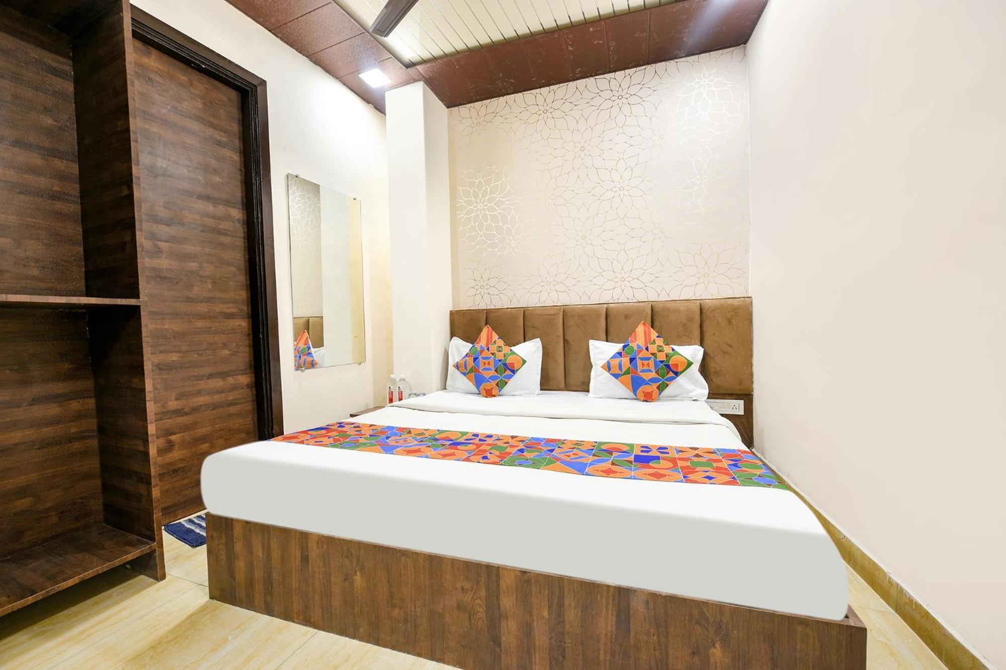 Hotel Fabhotel Shiva Residency