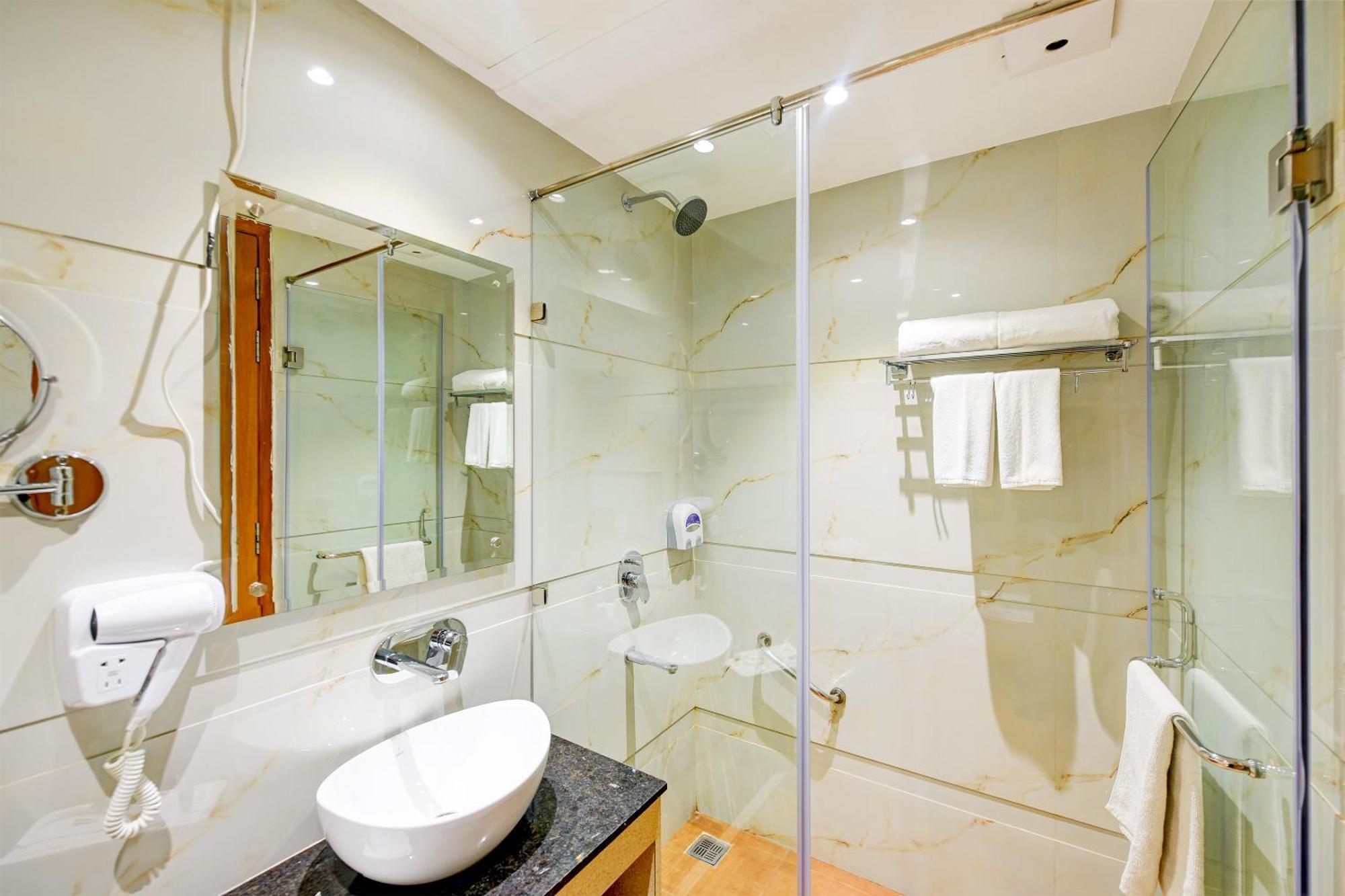 Classio Royale By Io Near Golden Temple Hotel